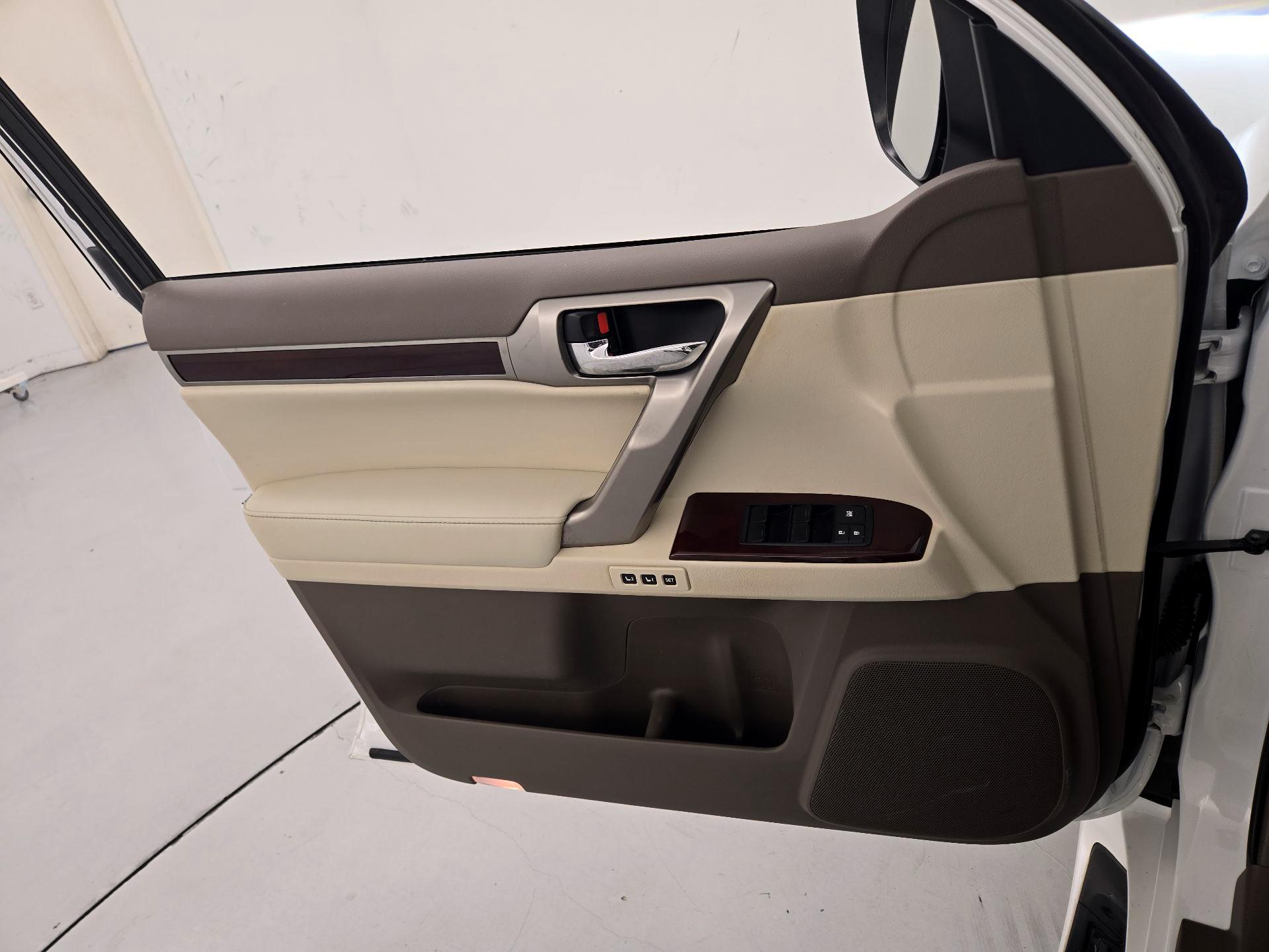 Thumbnail: 2015 Lexus GX - 12