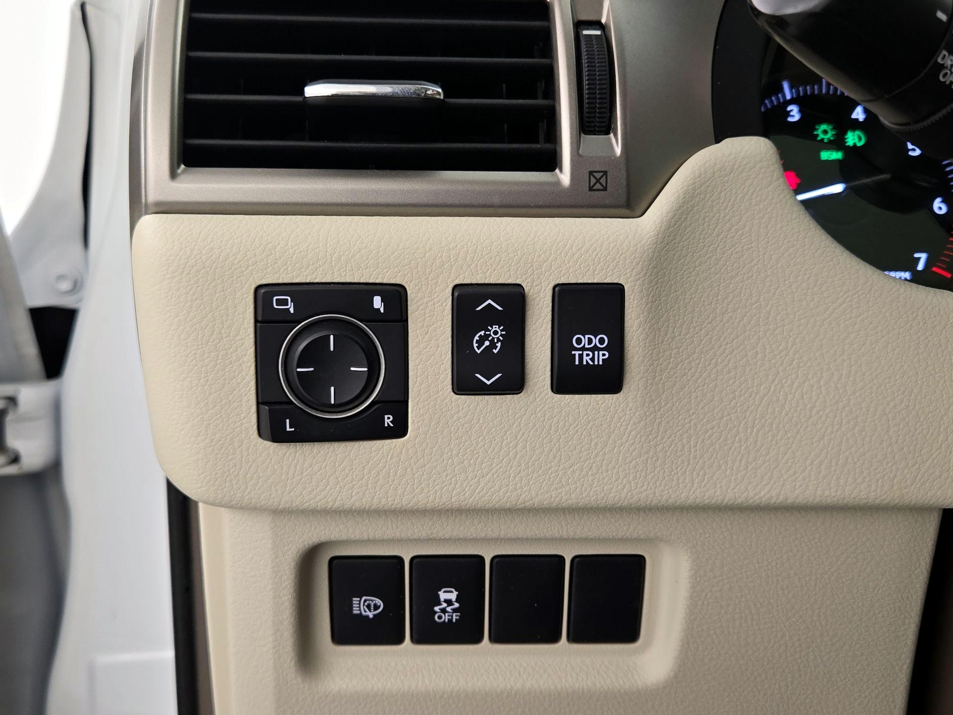 Thumbnail: 2015 Lexus GX - 13