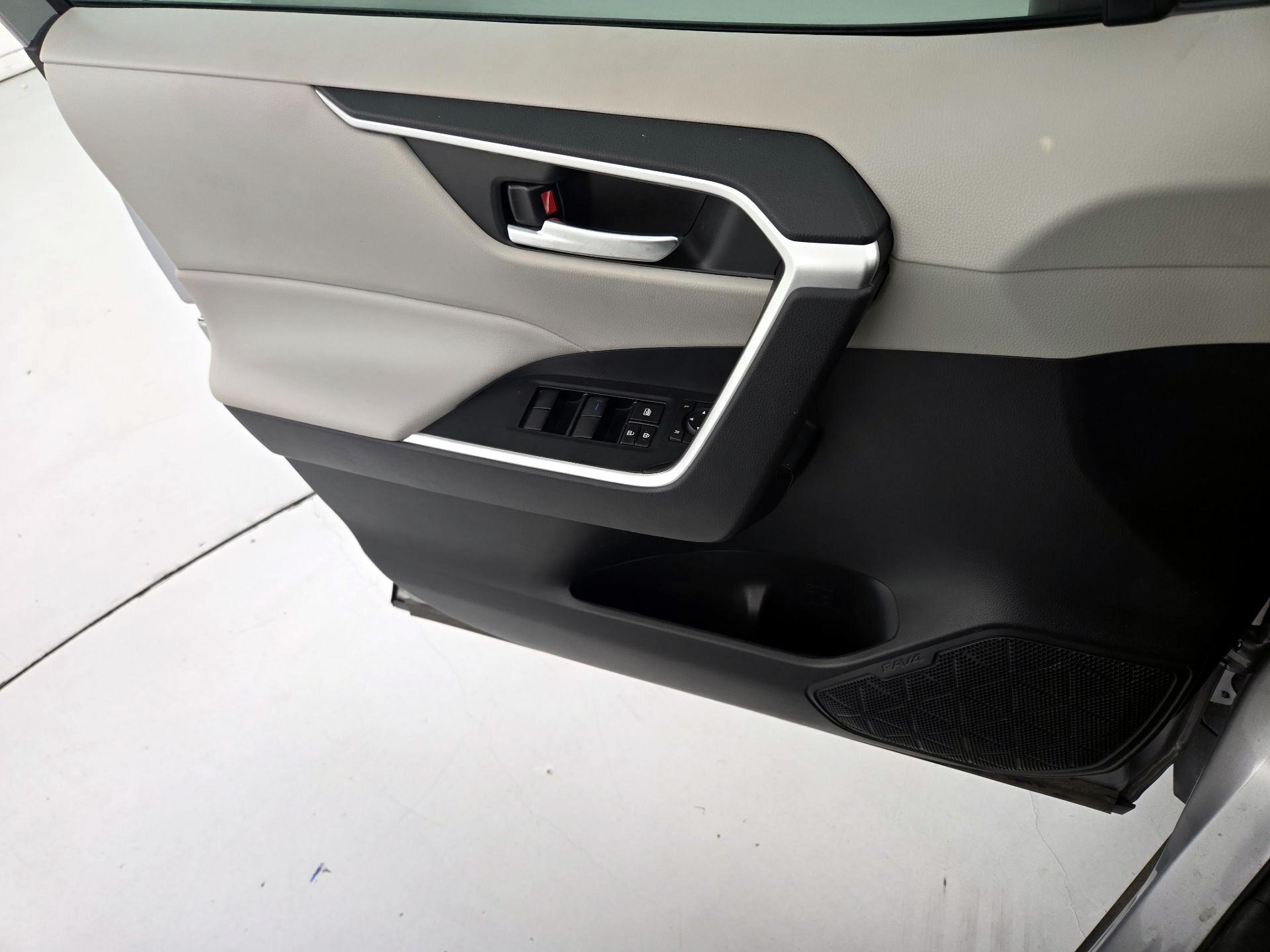 Thumbnail: 2021 Toyota RAV4 - 12