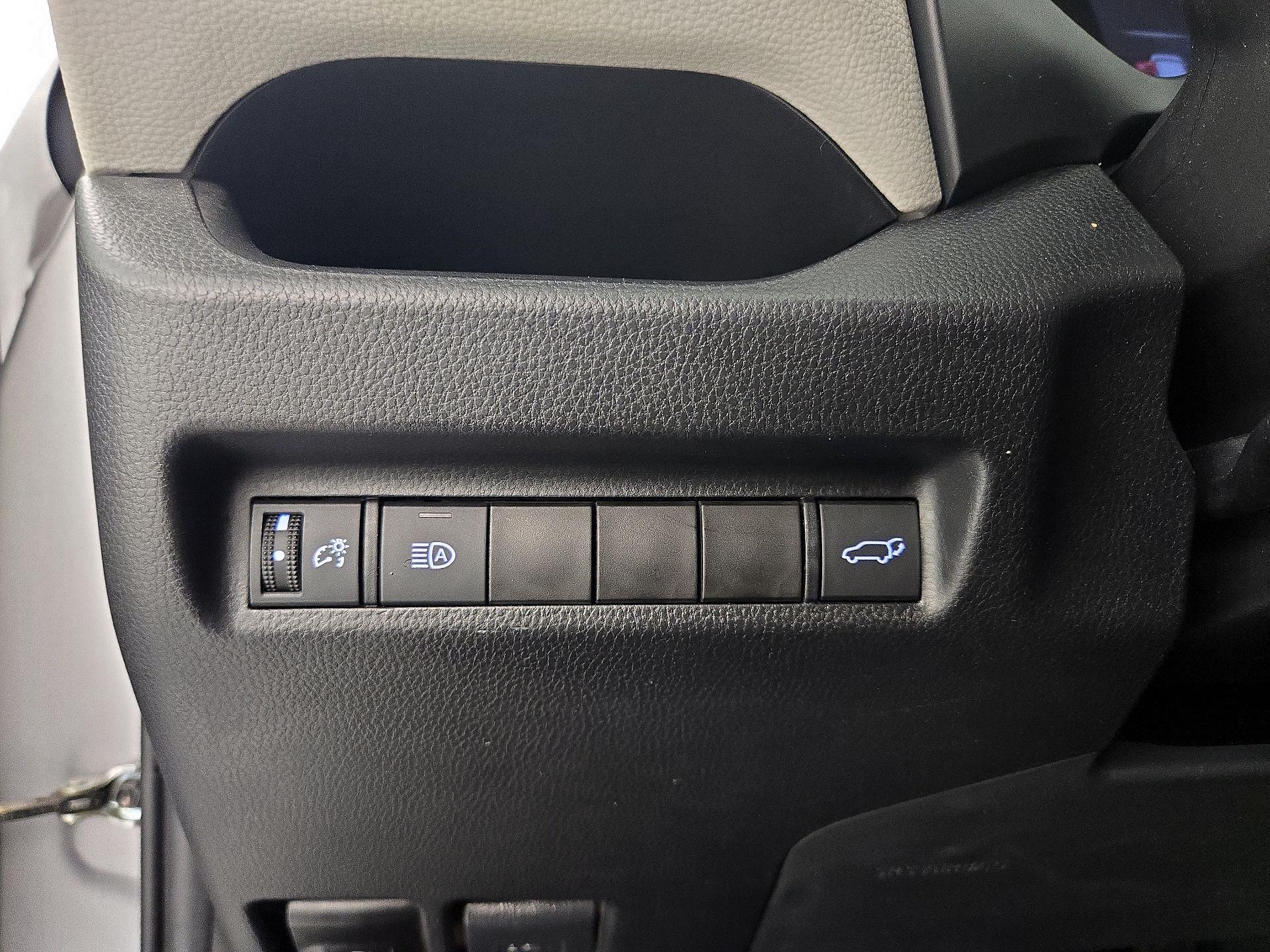 Thumbnail: 2021 Toyota RAV4 - 13