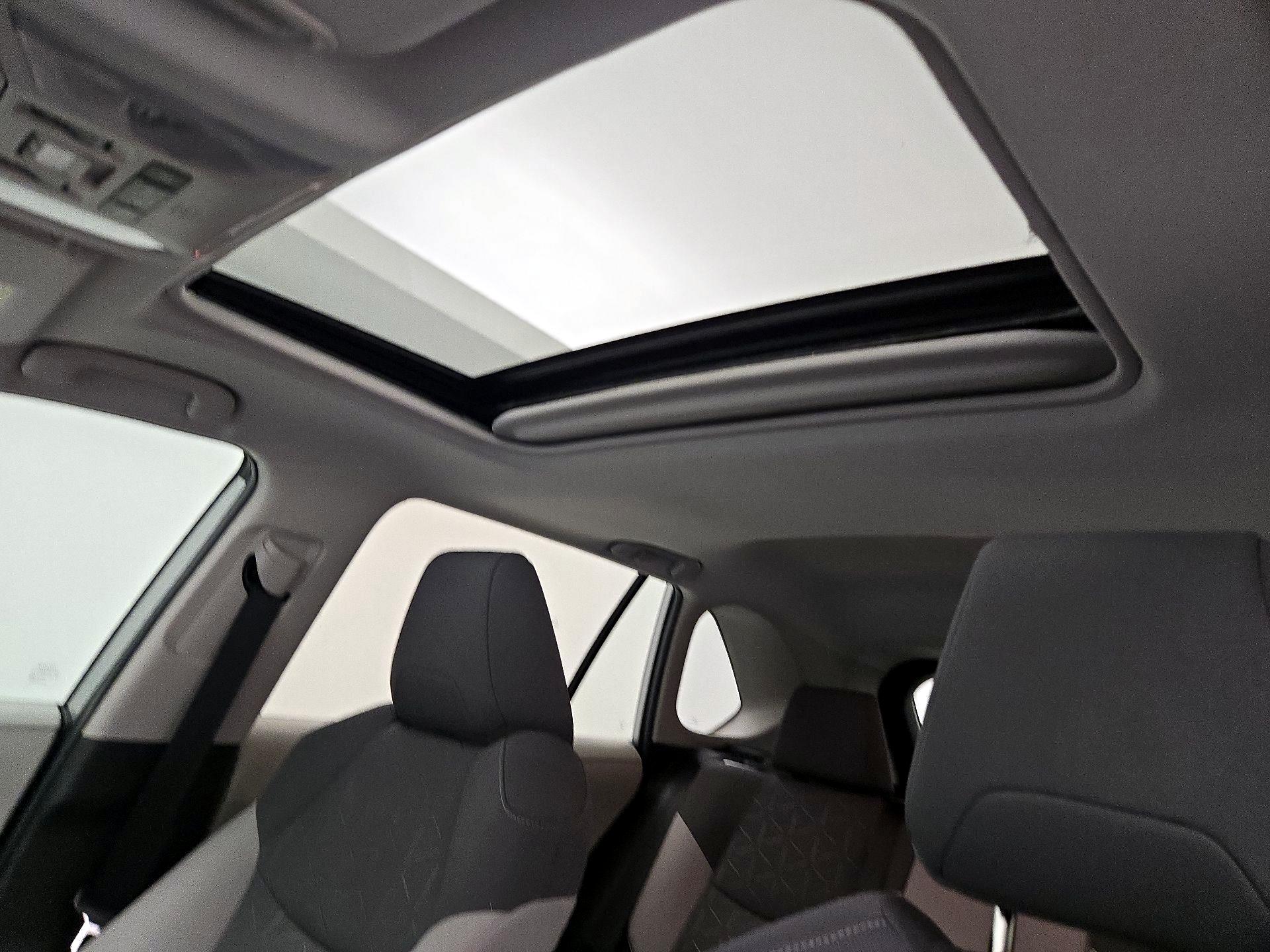 Thumbnail: 2021 Toyota RAV4 - 19
