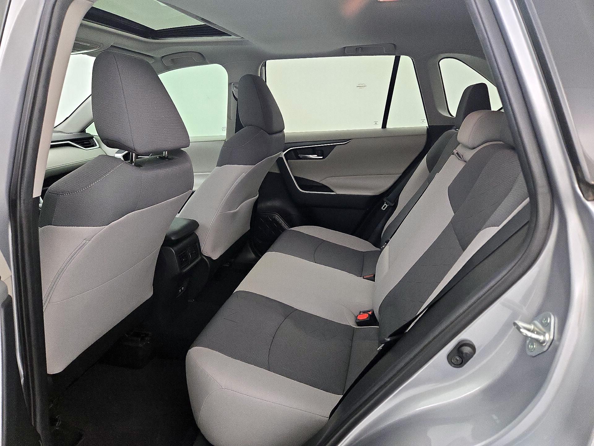 Thumbnail: 2021 Toyota RAV4 - 20