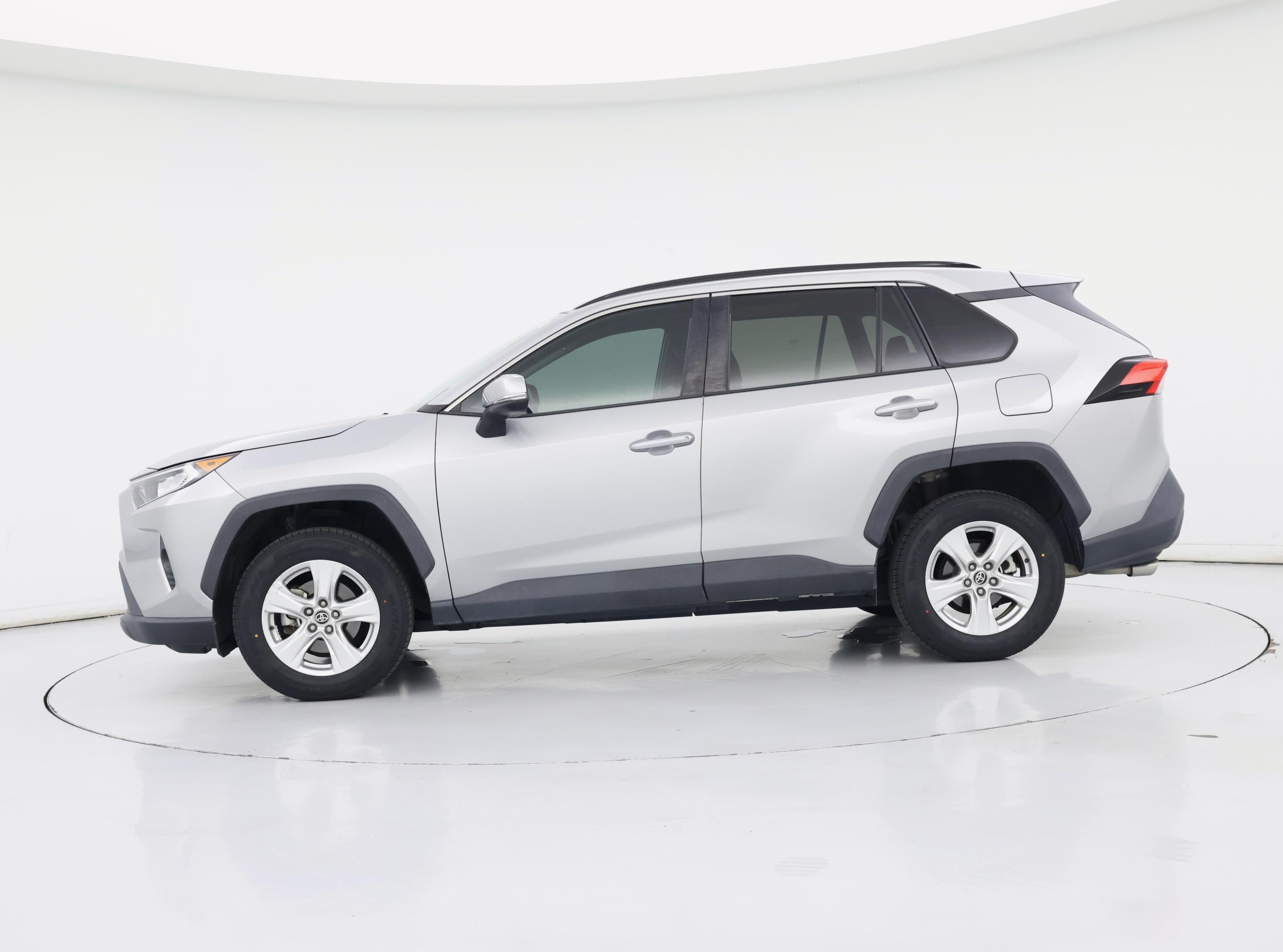 Thumbnail: 2021 Toyota RAV4 - 3
