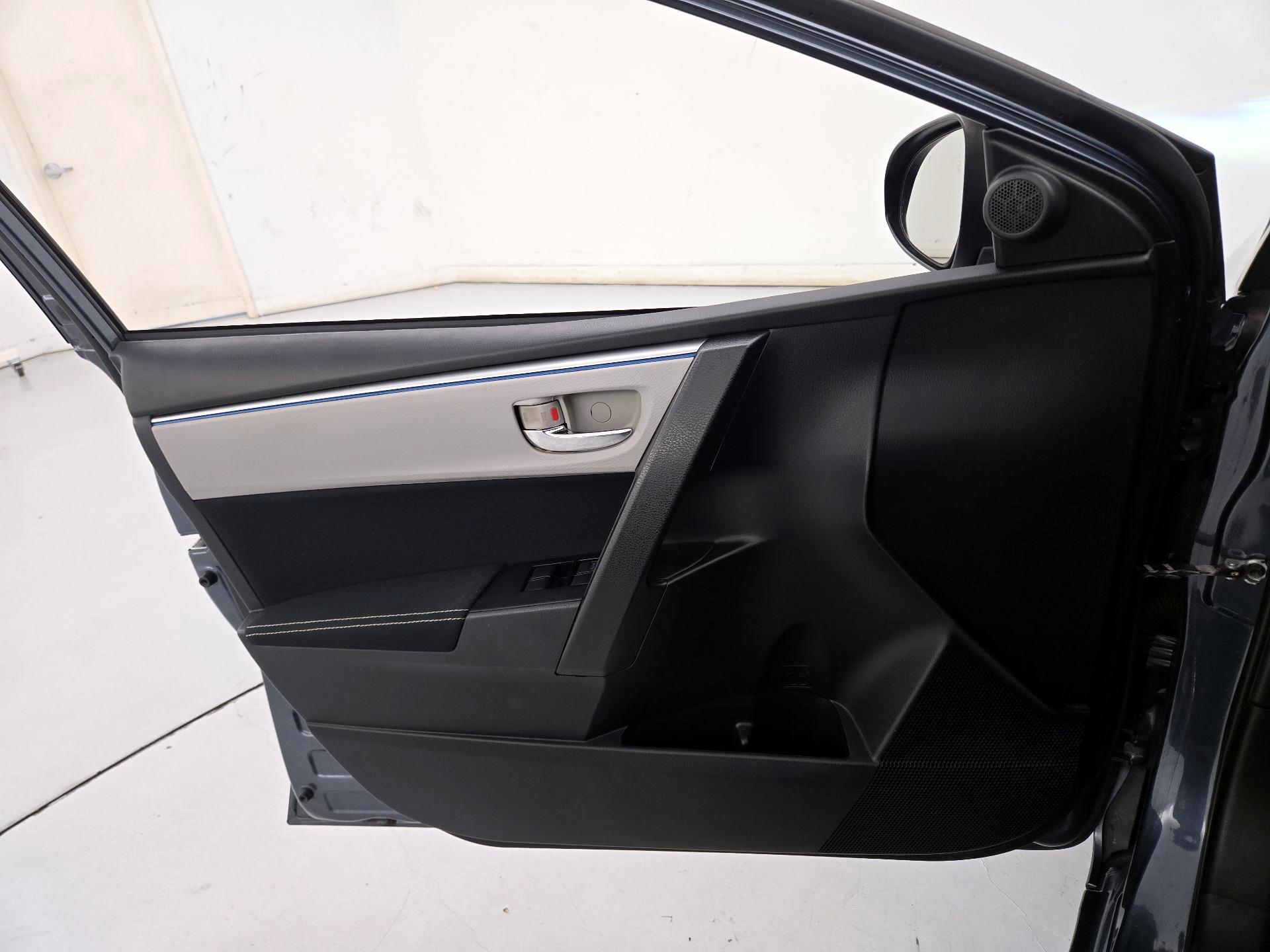 Thumbnail: 2015 Toyota Corolla - 12