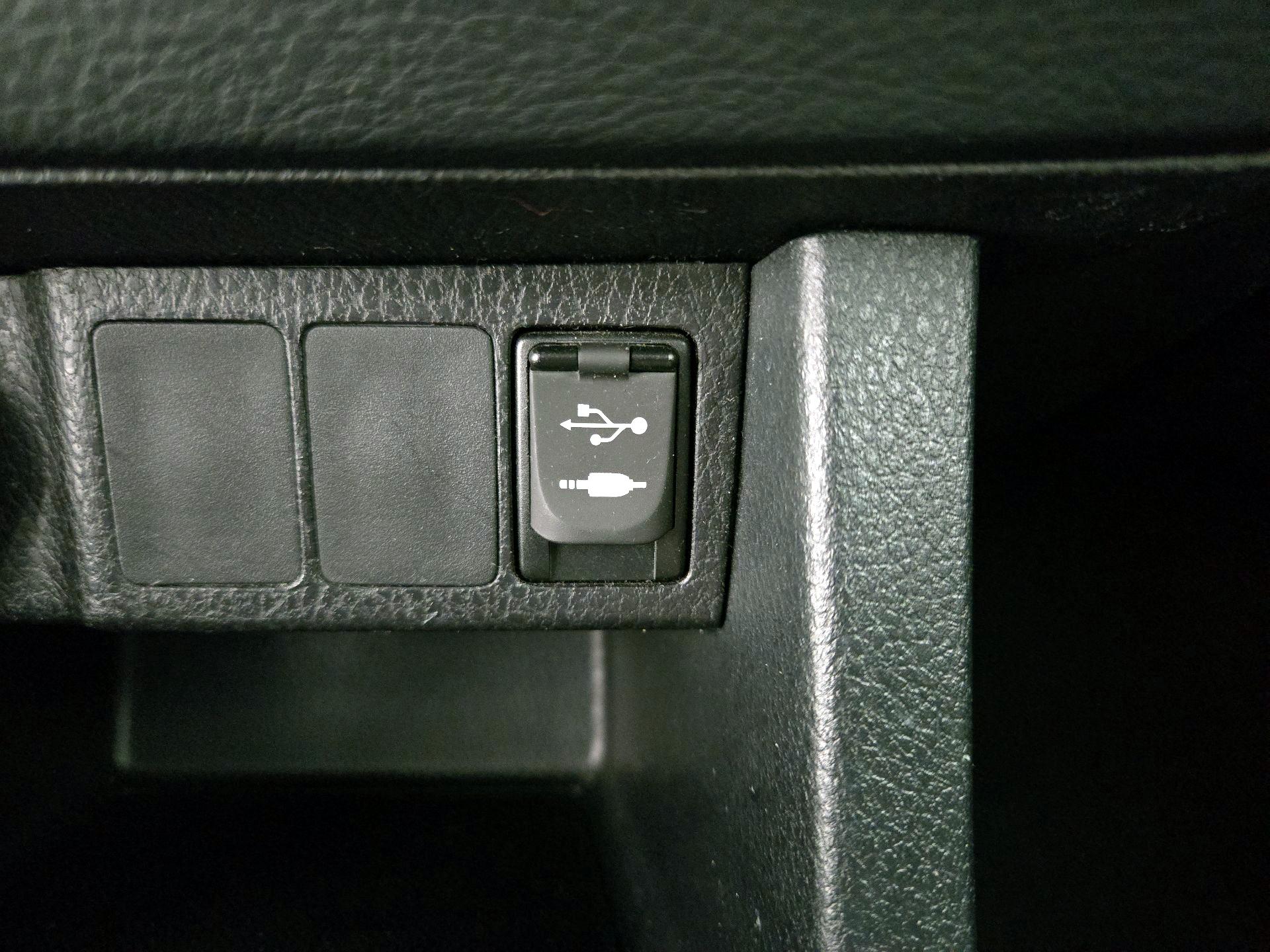 Thumbnail: 2015 Toyota Corolla - 18