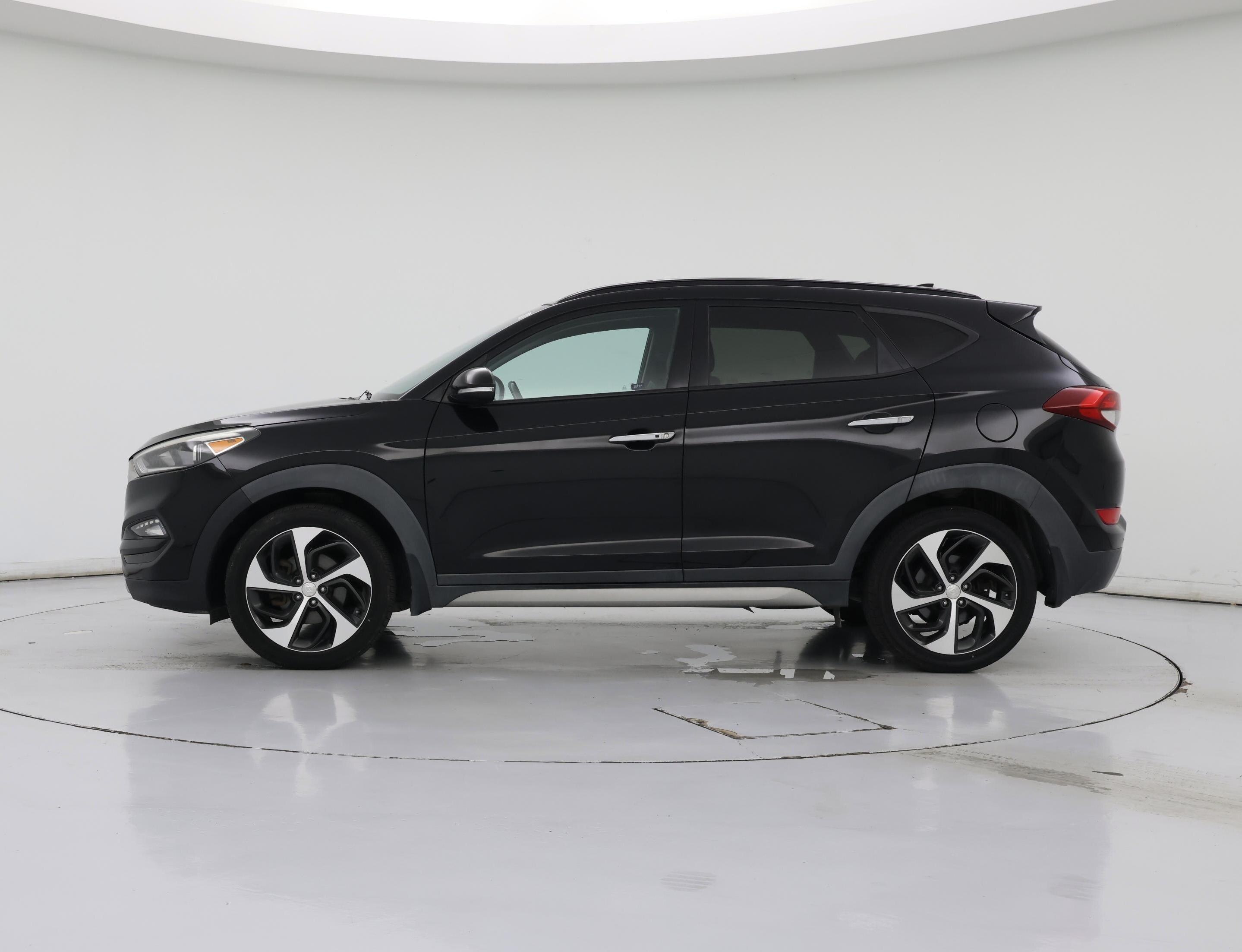 Thumbnail: 2017 Hyundai Tucson - 3