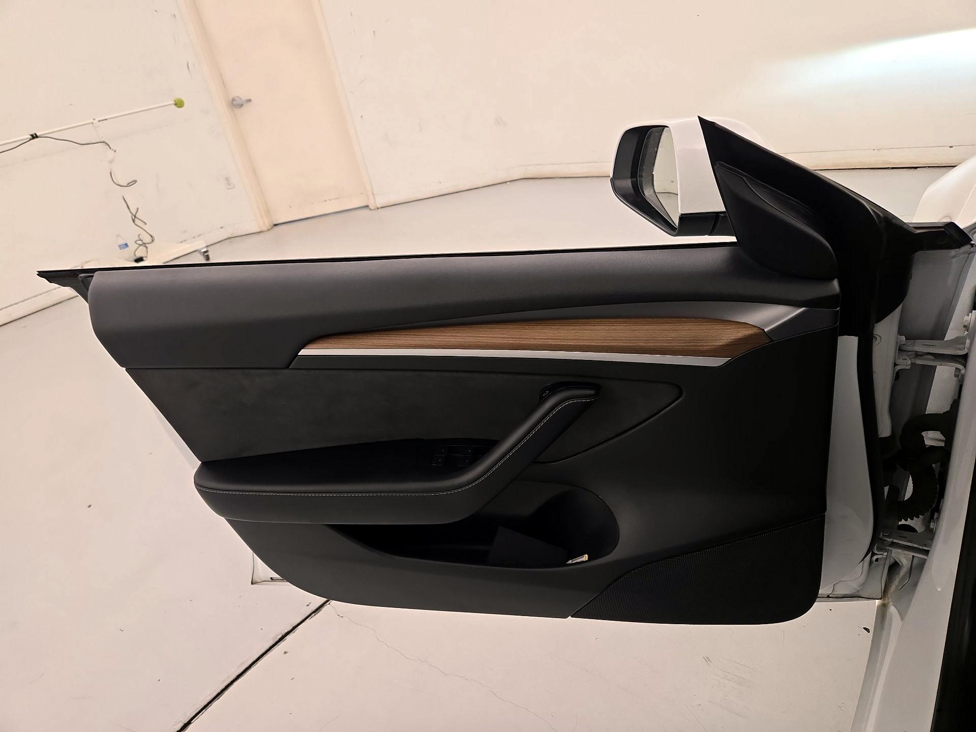 Thumbnail: 2023 Tesla Model 3 - 10