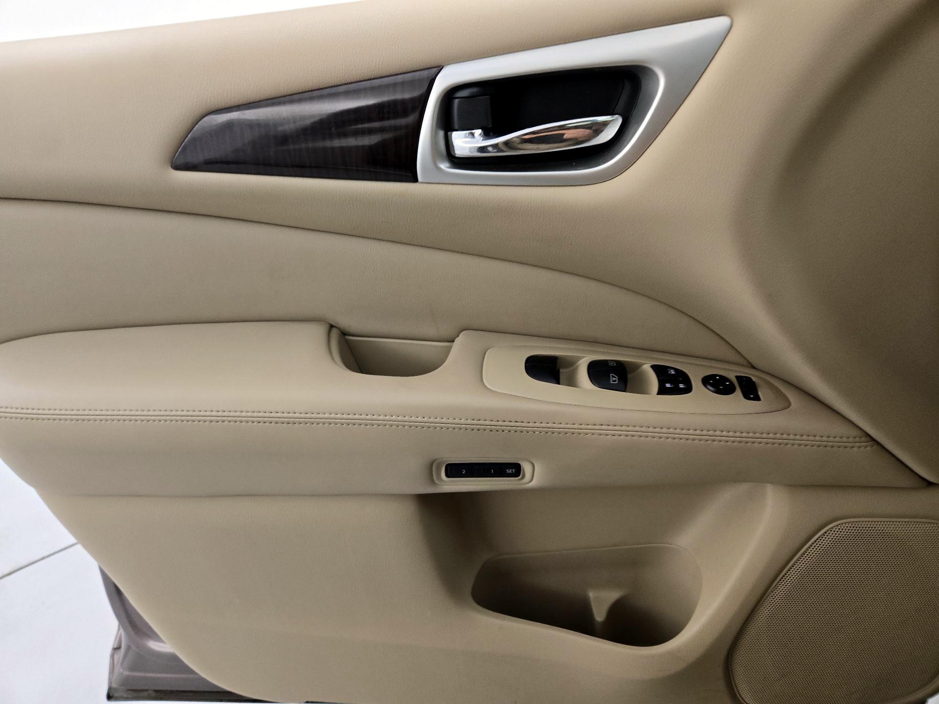 Thumbnail: 2014 Nissan Pathfinder - 12