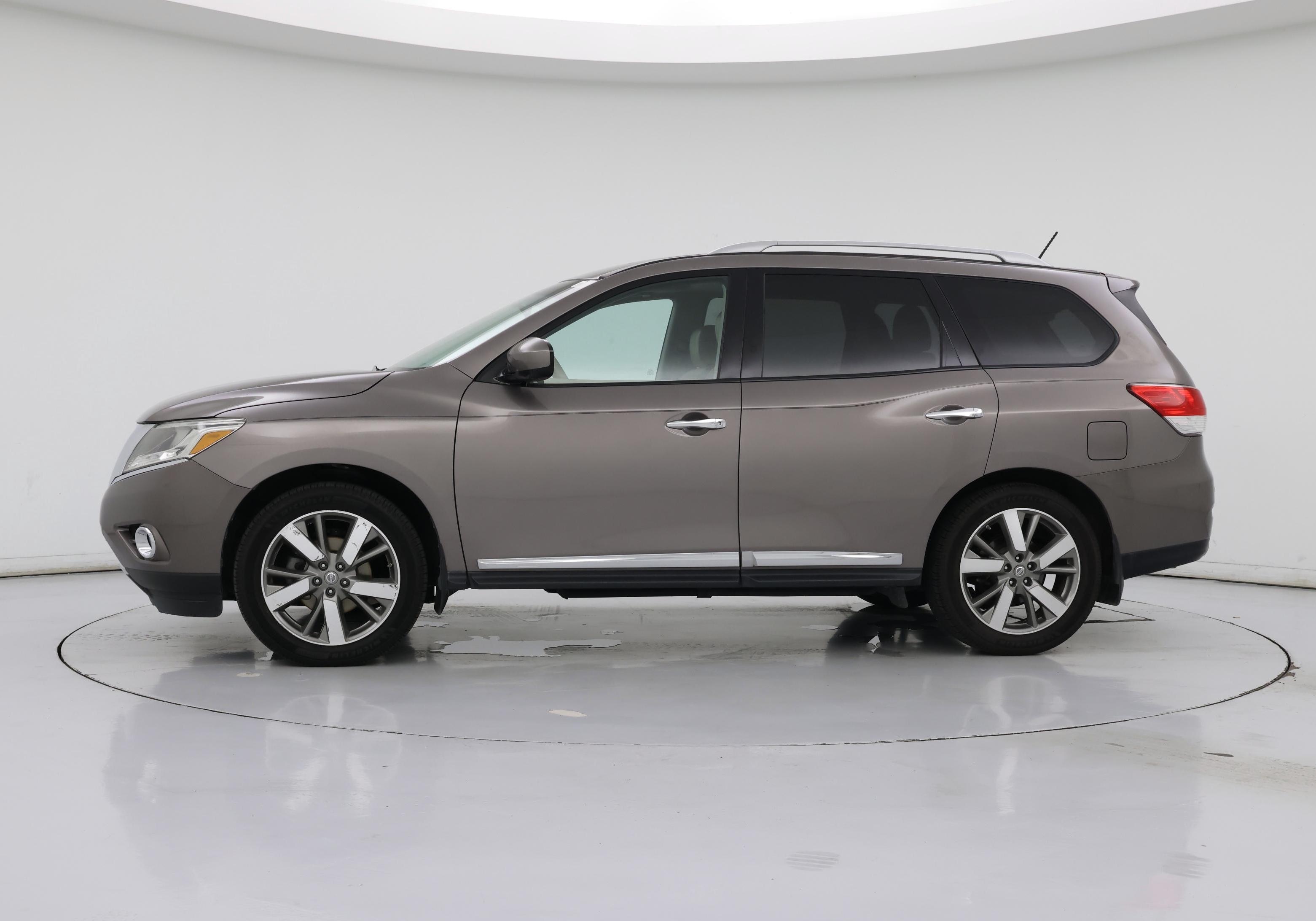 Thumbnail: 2014 Nissan Pathfinder - 3