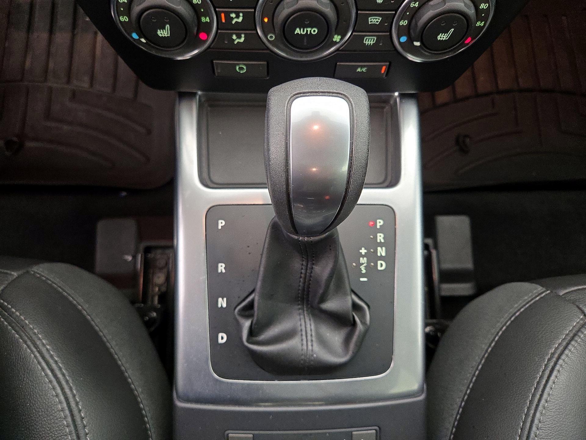 Thumbnail: 2015 Land Rover LR2 - 17