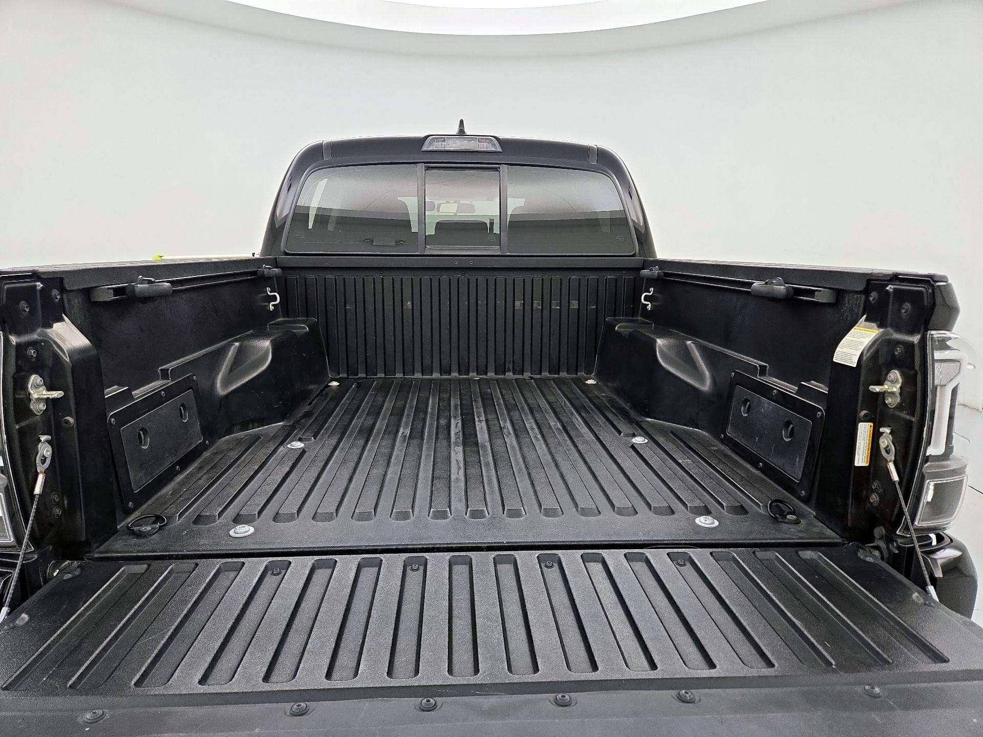 Thumbnail: 2017 Toyota Tacoma - 20