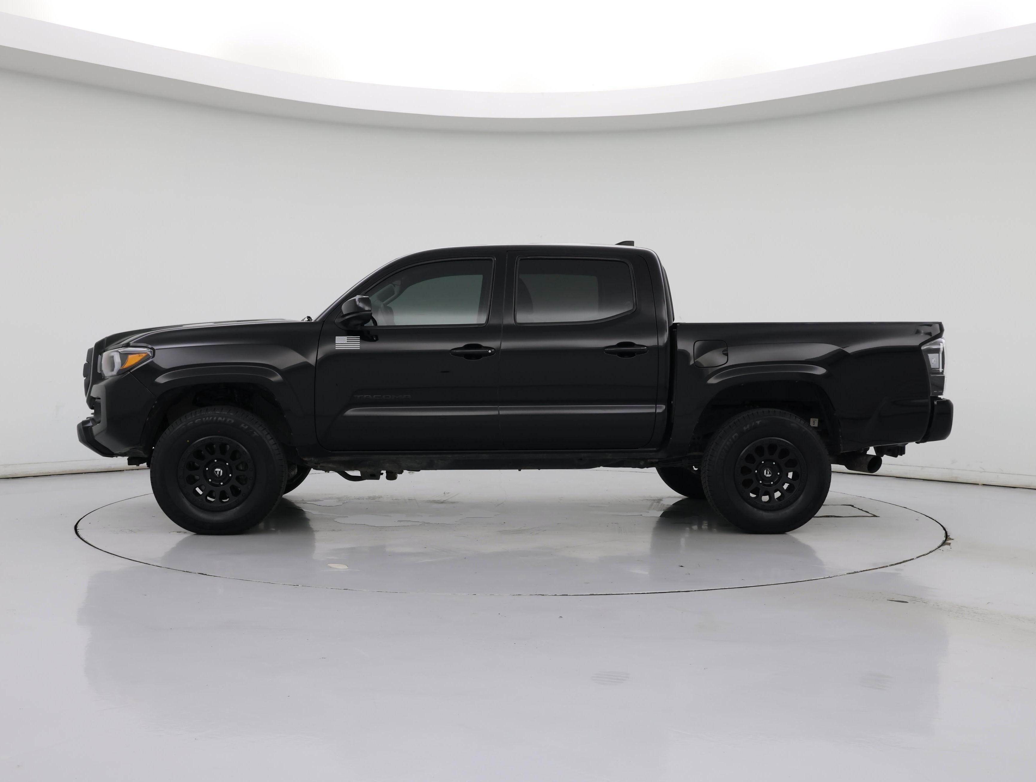 Thumbnail: 2017 Toyota Tacoma - 3