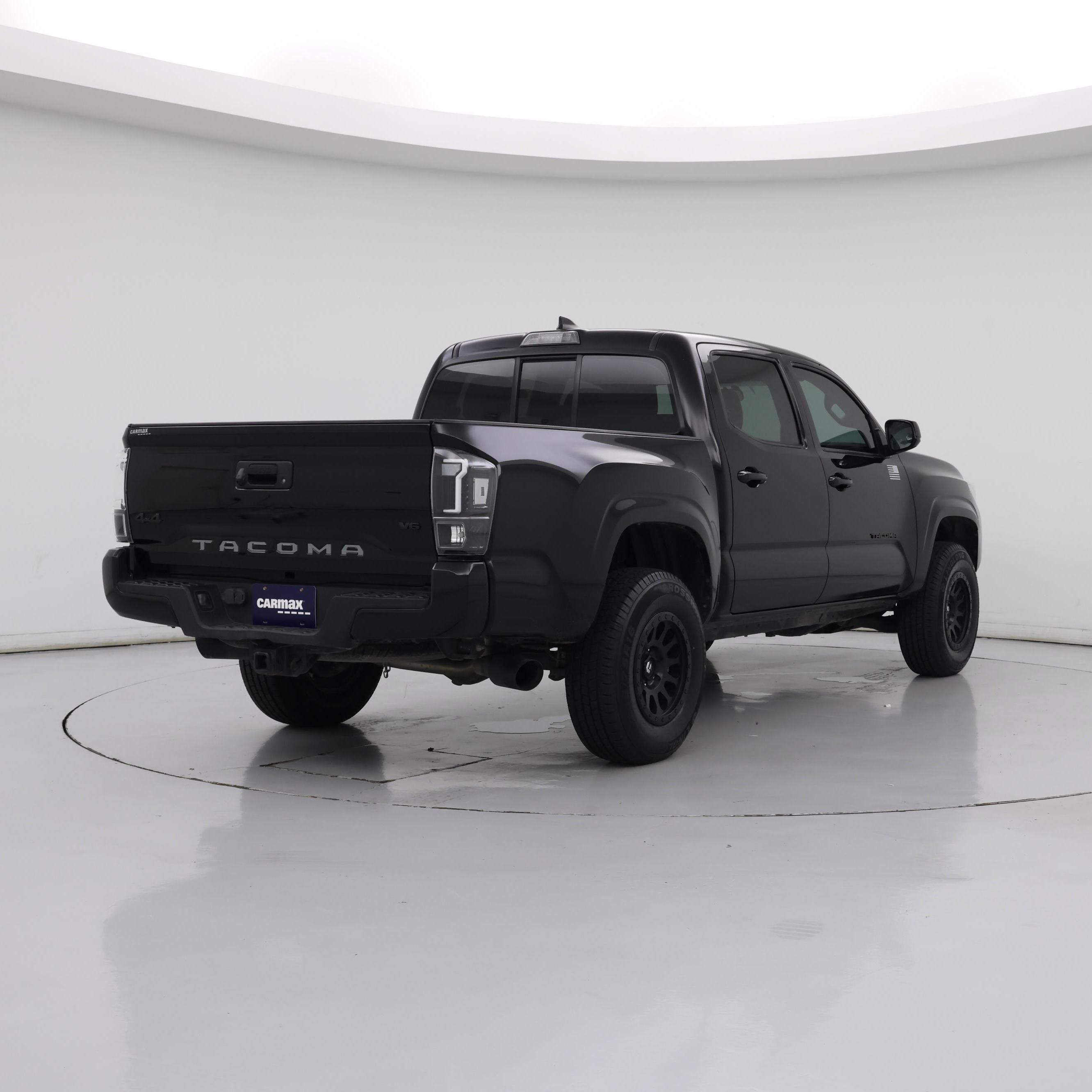 Thumbnail: 2017 Toyota Tacoma - 8