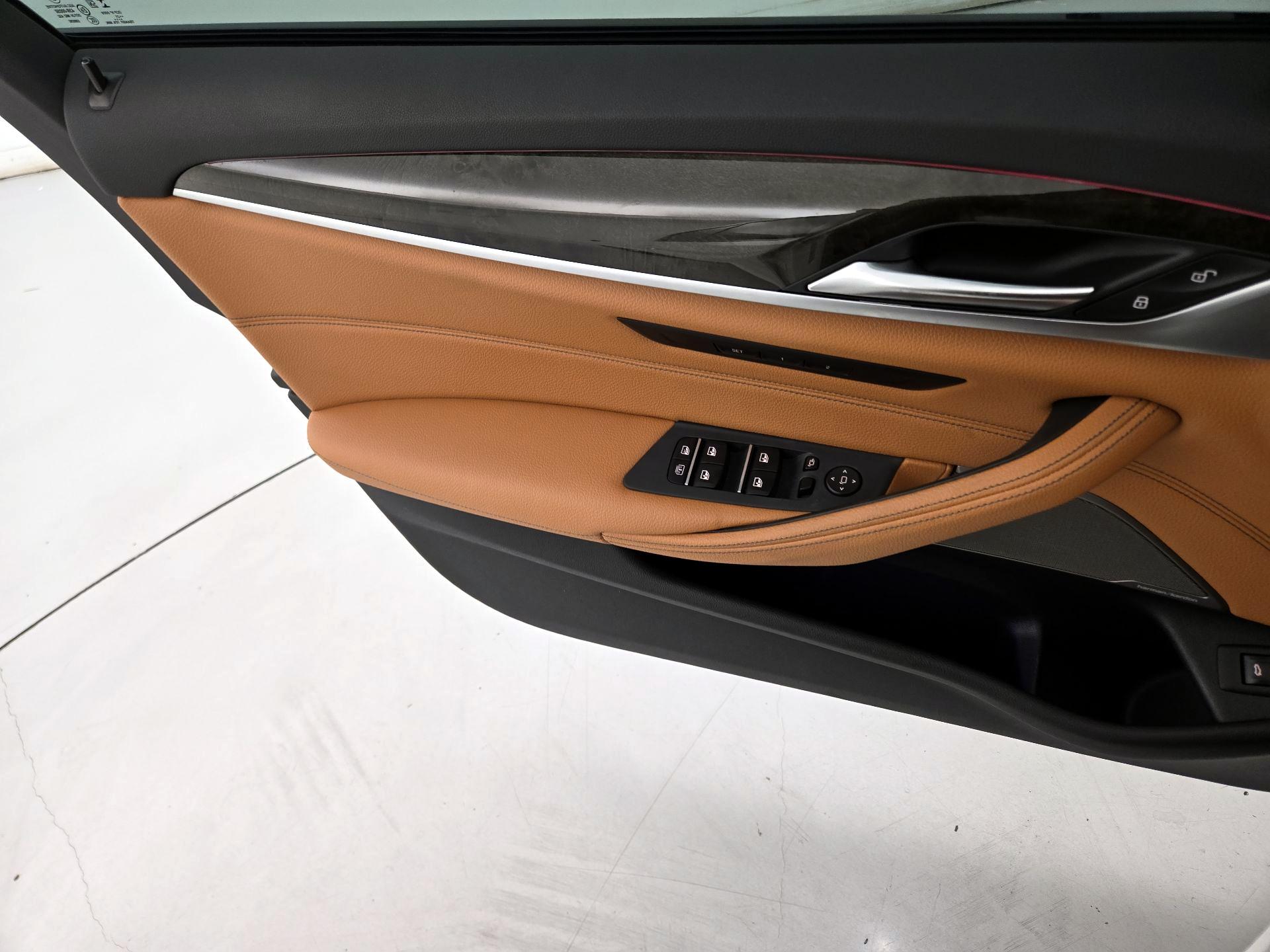Thumbnail: 2021 BMW 5 Series - 12