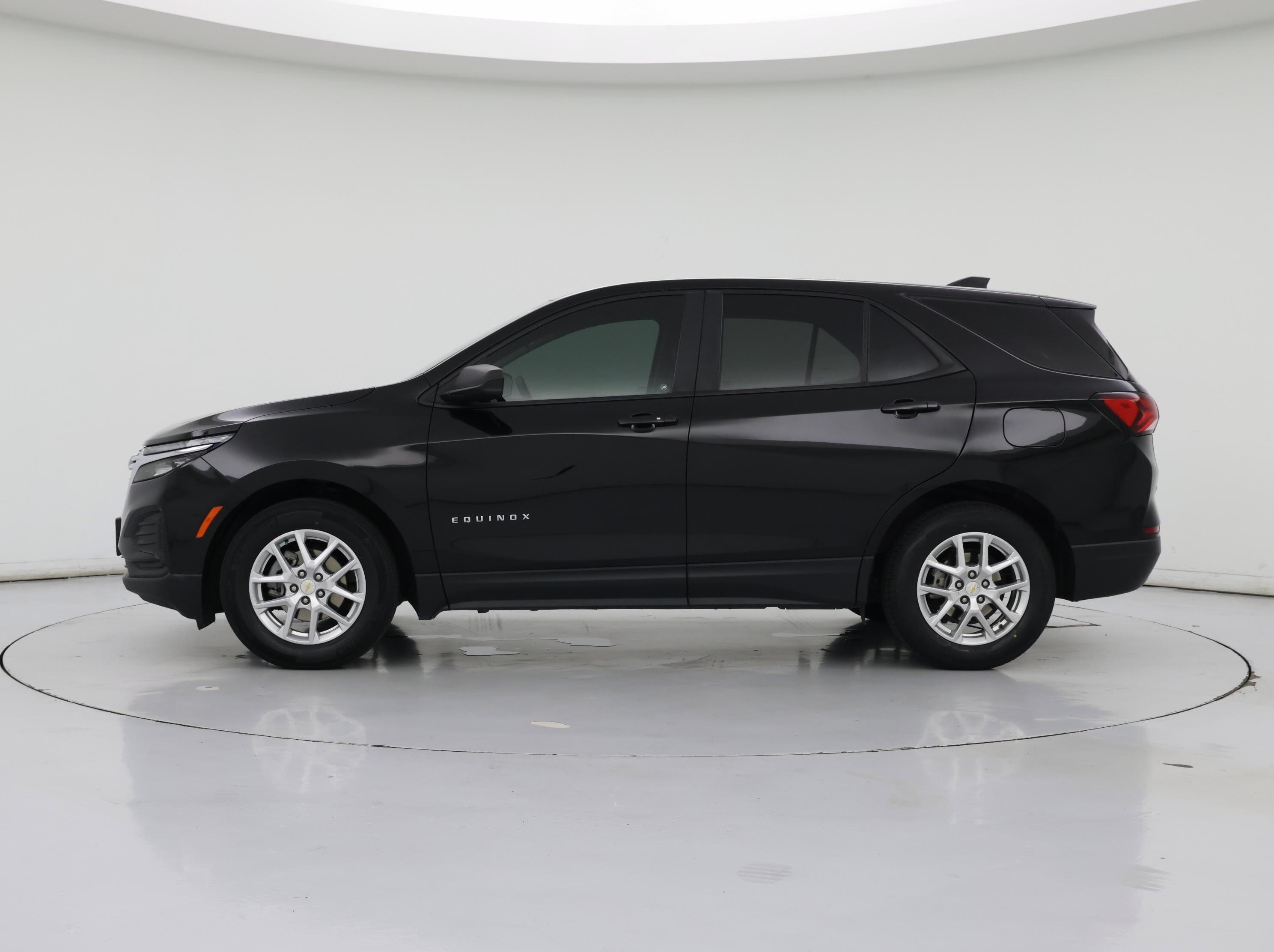 Thumbnail: 2022 Chevrolet Equinox - 3