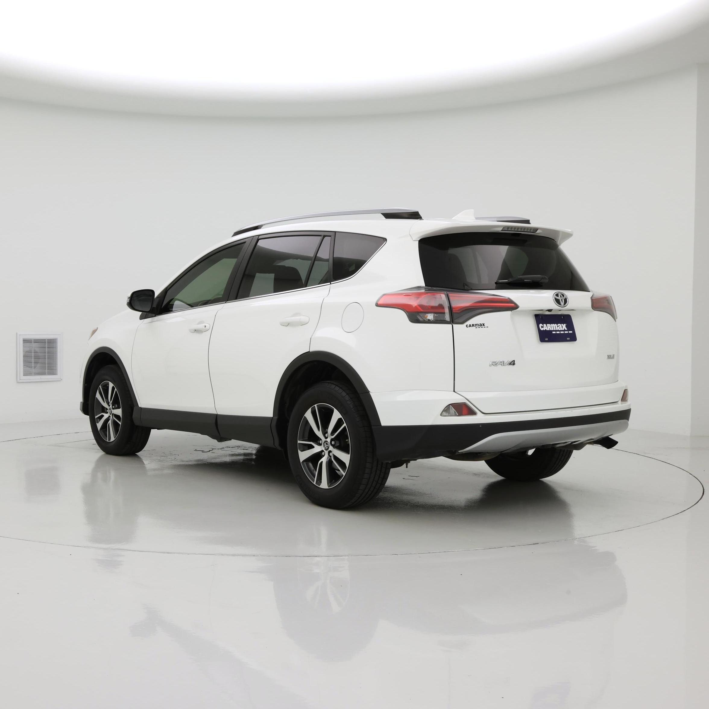Thumbnail: 2018 Toyota RAV4 - 2