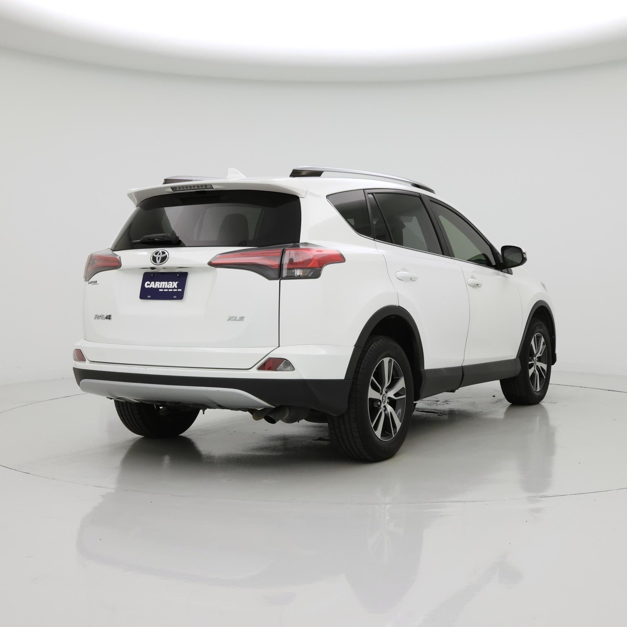 Thumbnail: 2018 Toyota RAV4 - 8