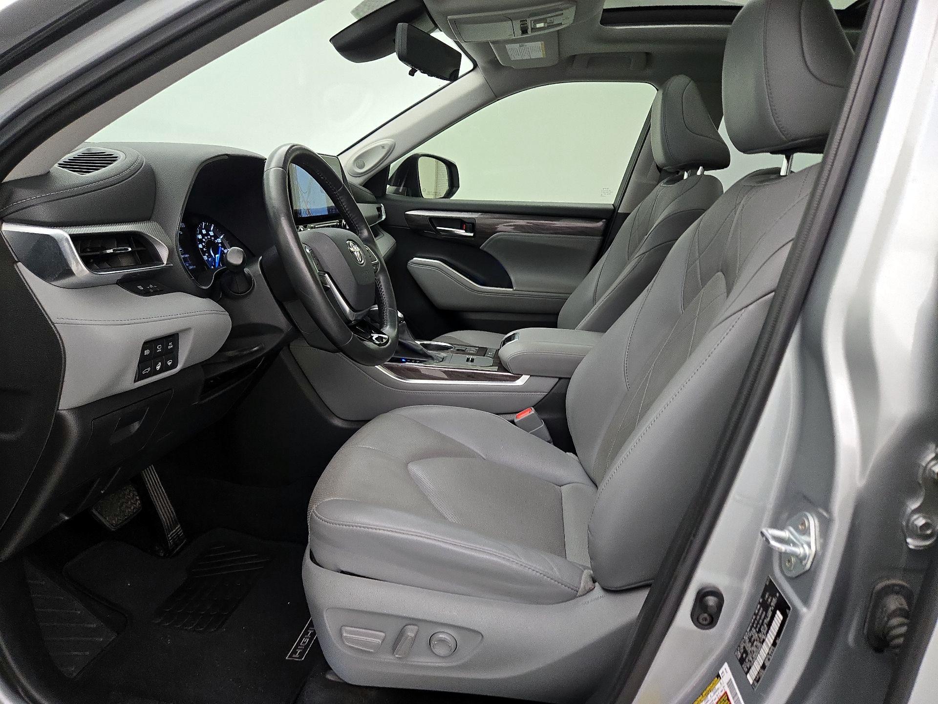 Thumbnail: 2021 Toyota Highlander - 11