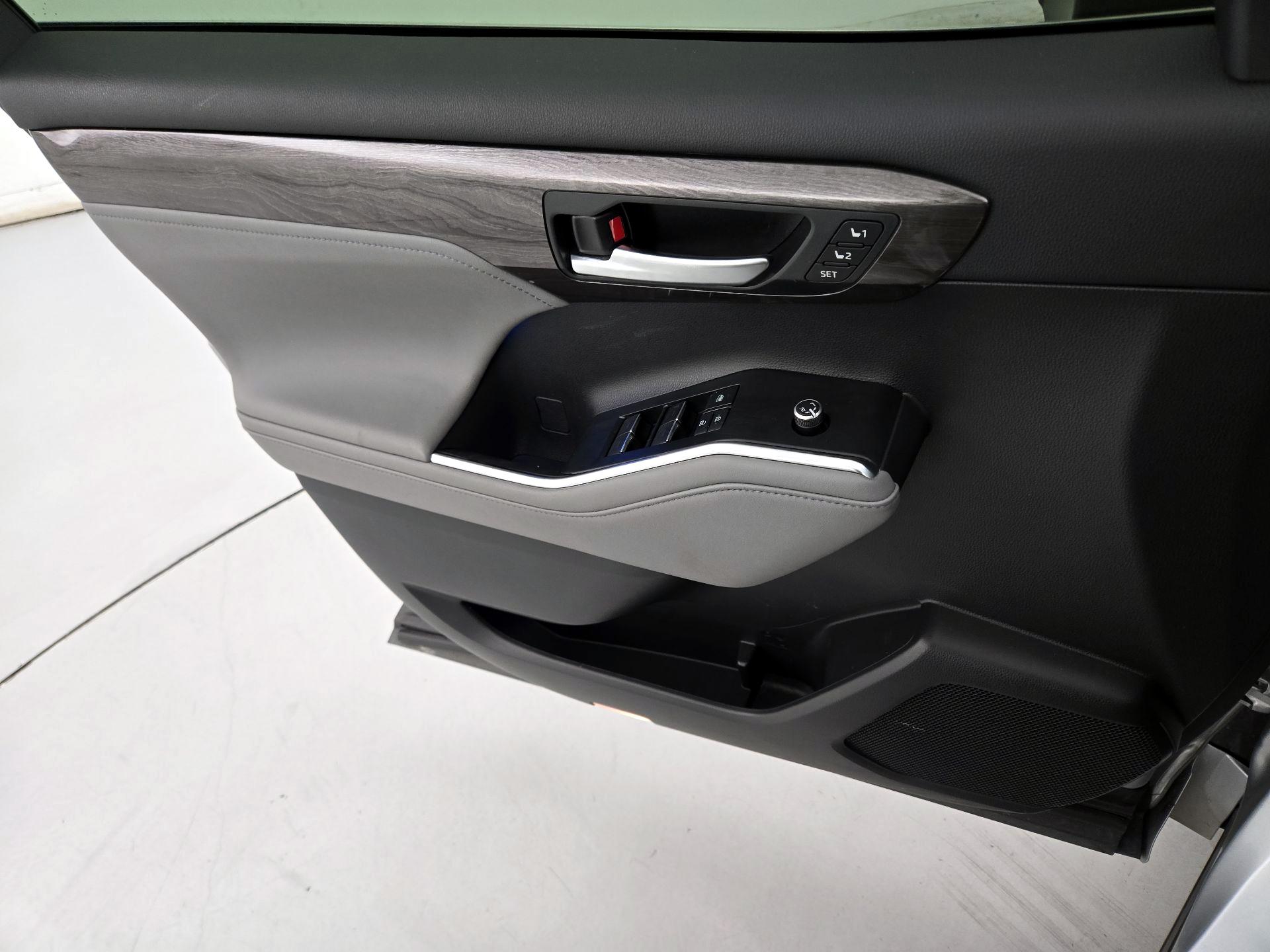 Thumbnail: 2021 Toyota Highlander - 12