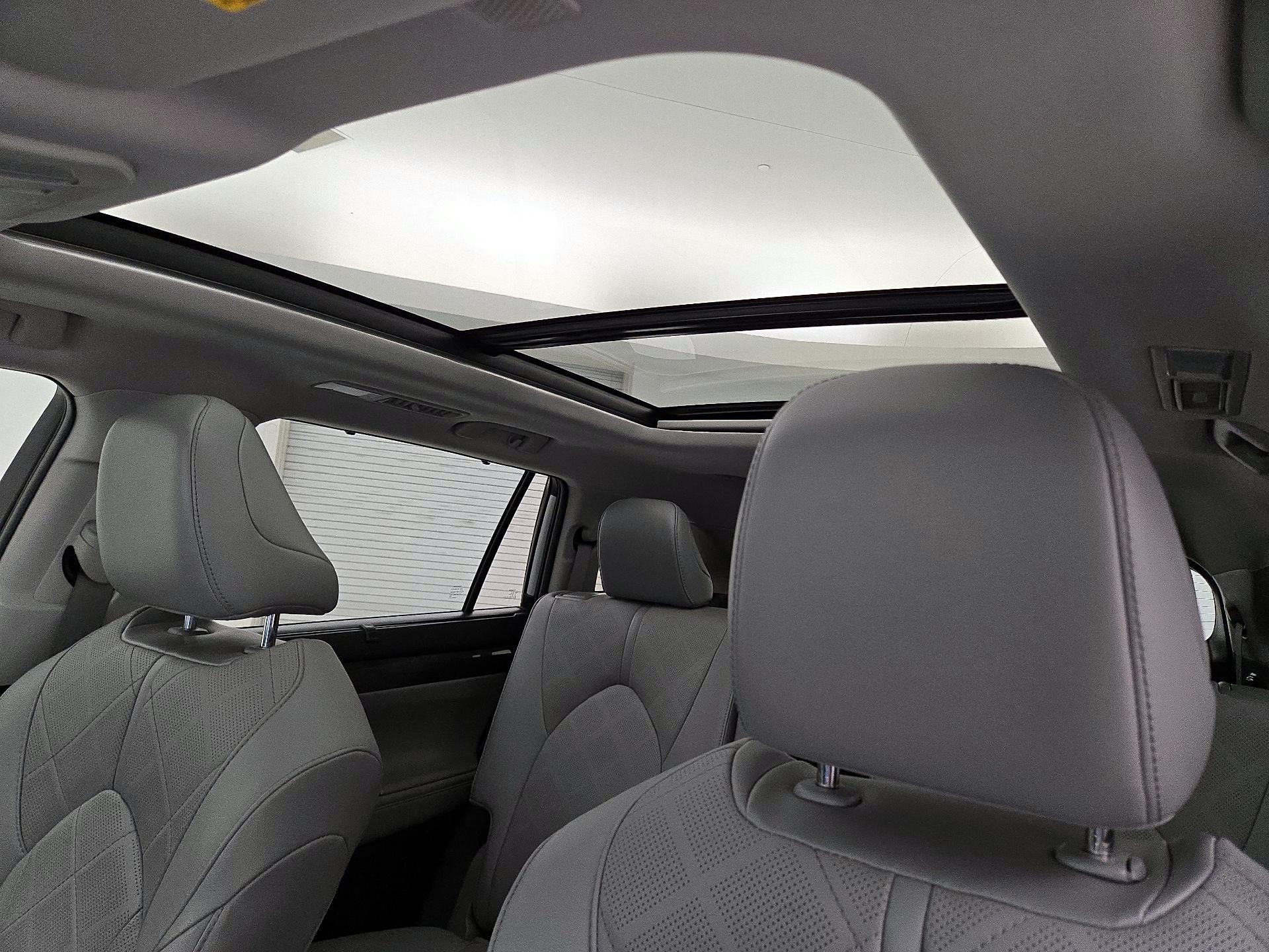 Thumbnail: 2021 Toyota Highlander - 20