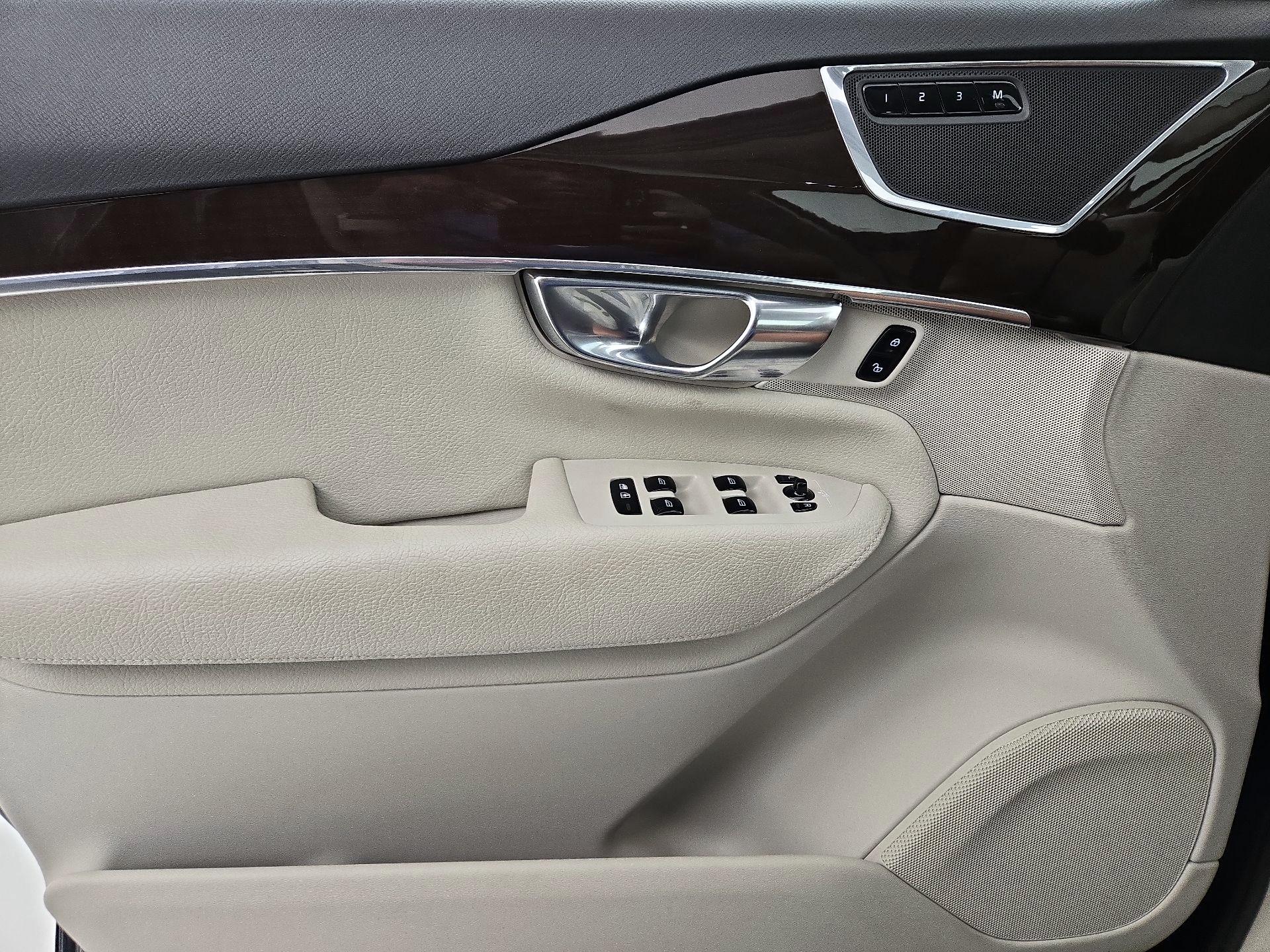 Thumbnail: 2018 Volvo XC90 - 12