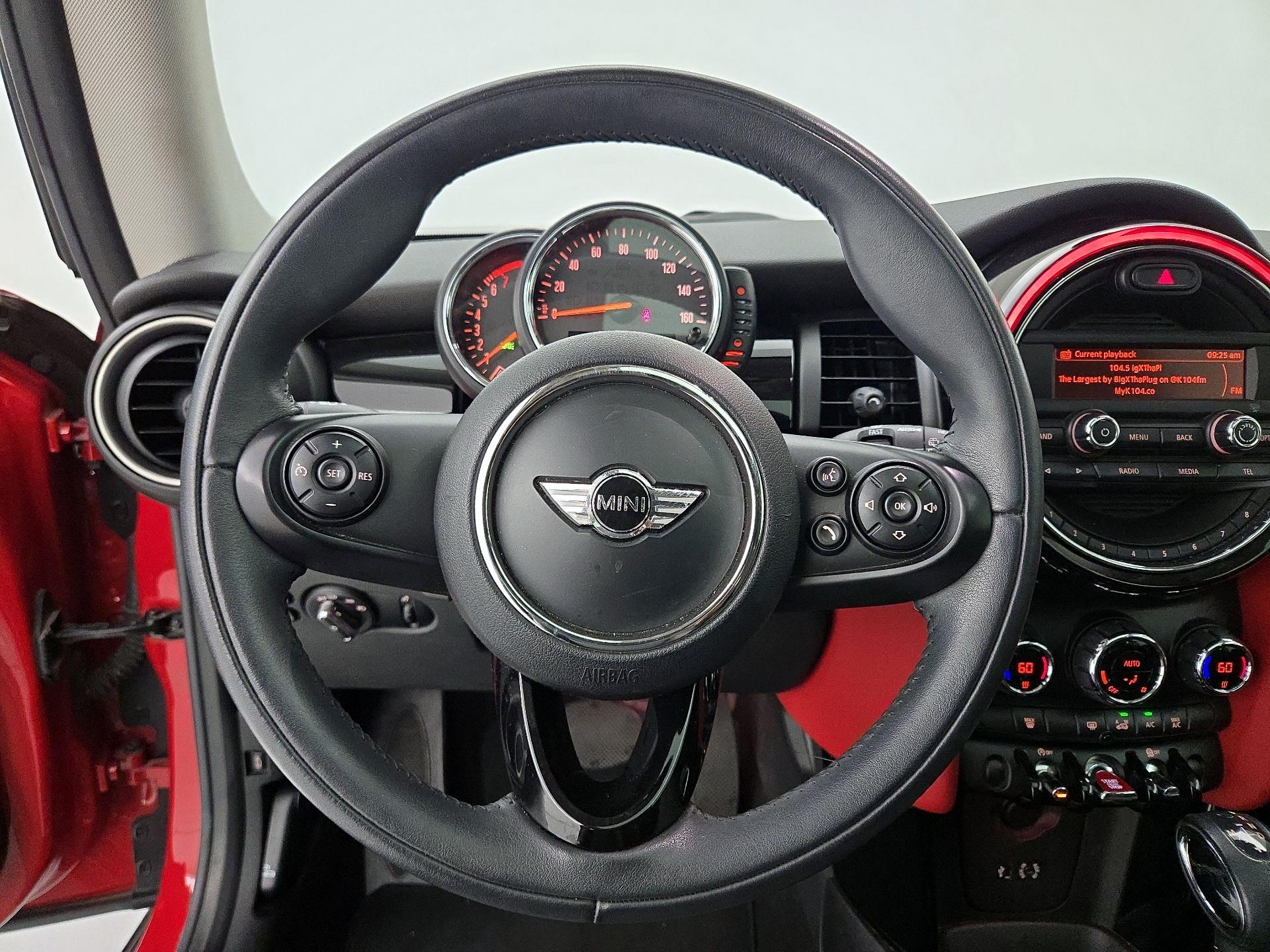Thumbnail: 2015 MINI Cooper Hardtop - 10