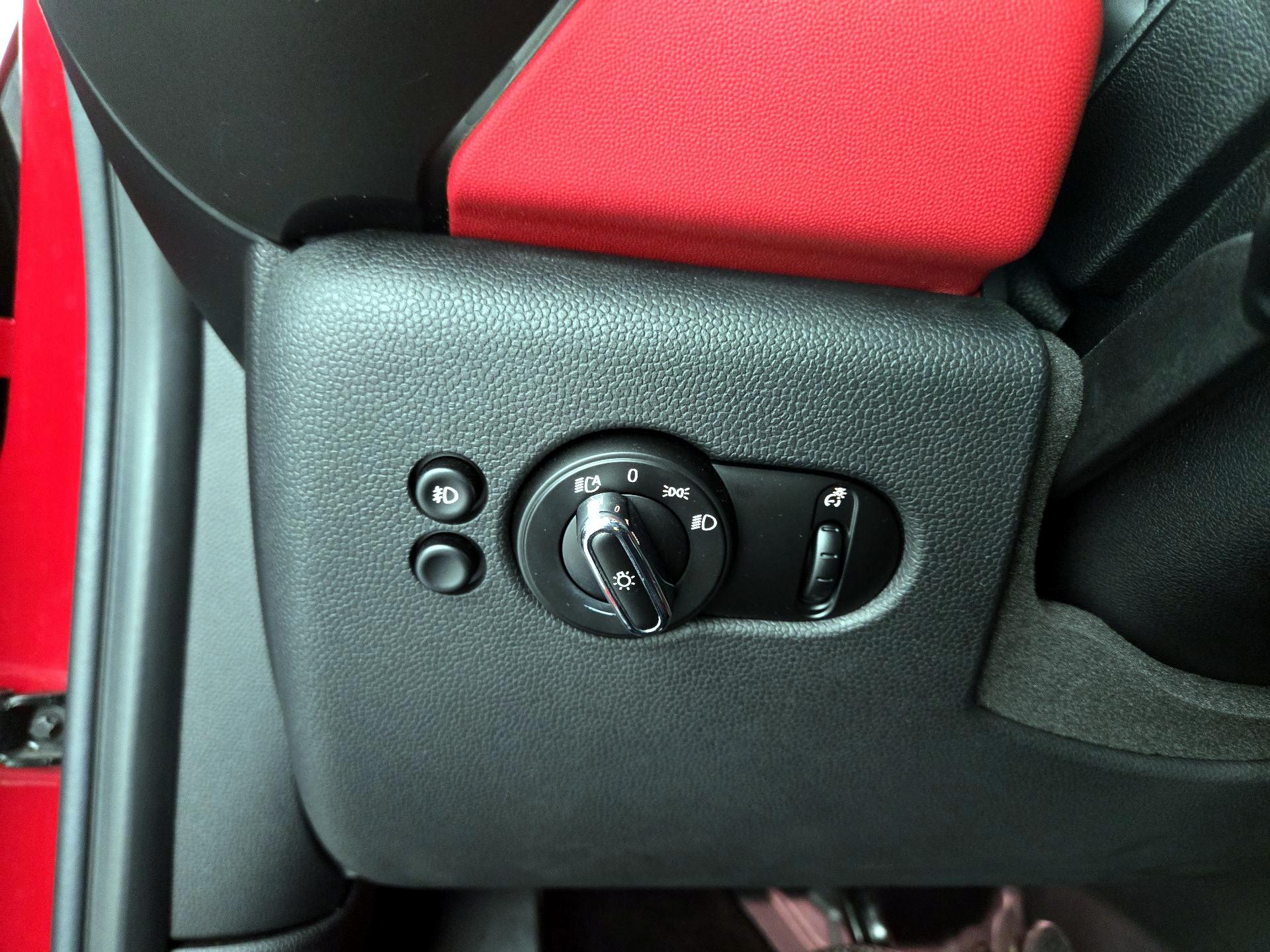 Thumbnail: 2015 MINI Cooper Hardtop - 13