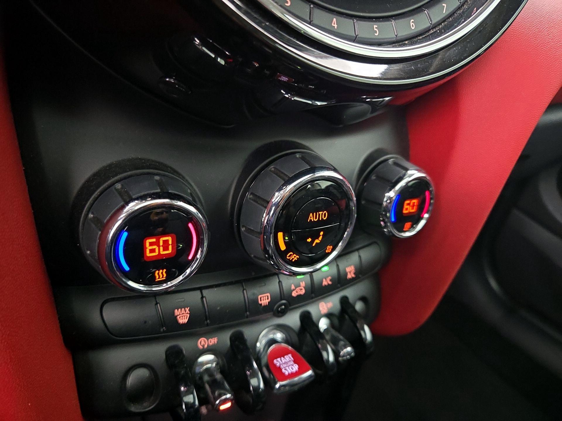 Thumbnail: 2015 MINI Cooper Hardtop - 15