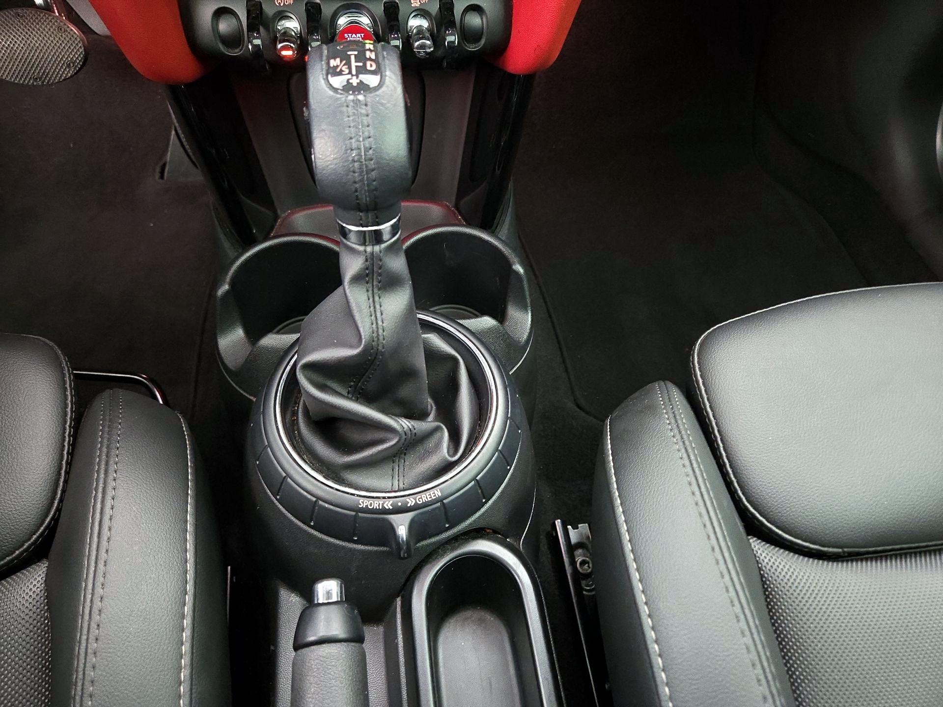 Thumbnail: 2015 MINI Cooper Hardtop - 16