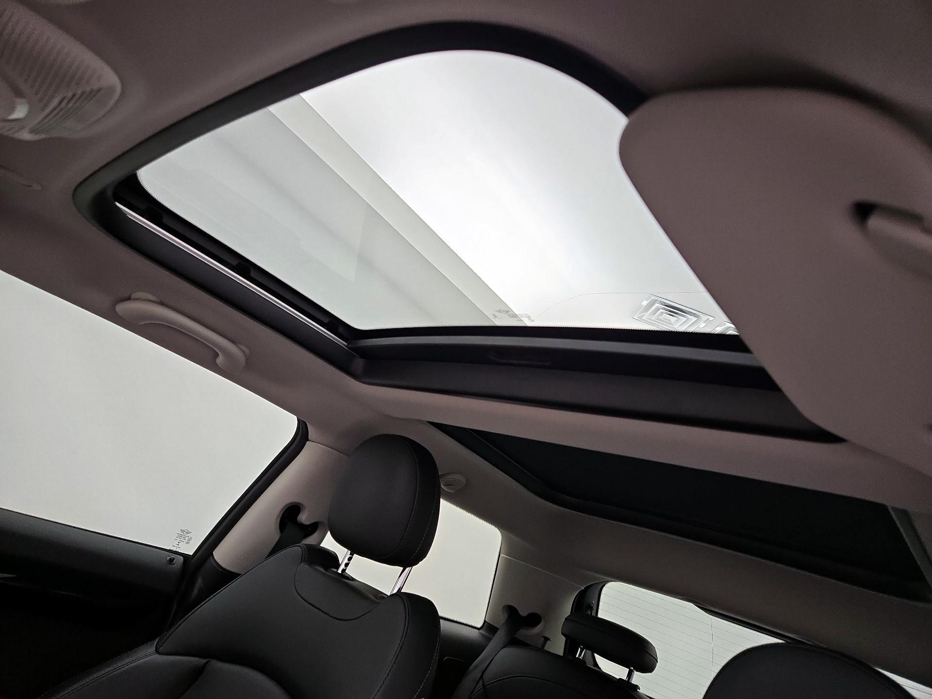 Thumbnail: 2015 MINI Cooper Hardtop - 18