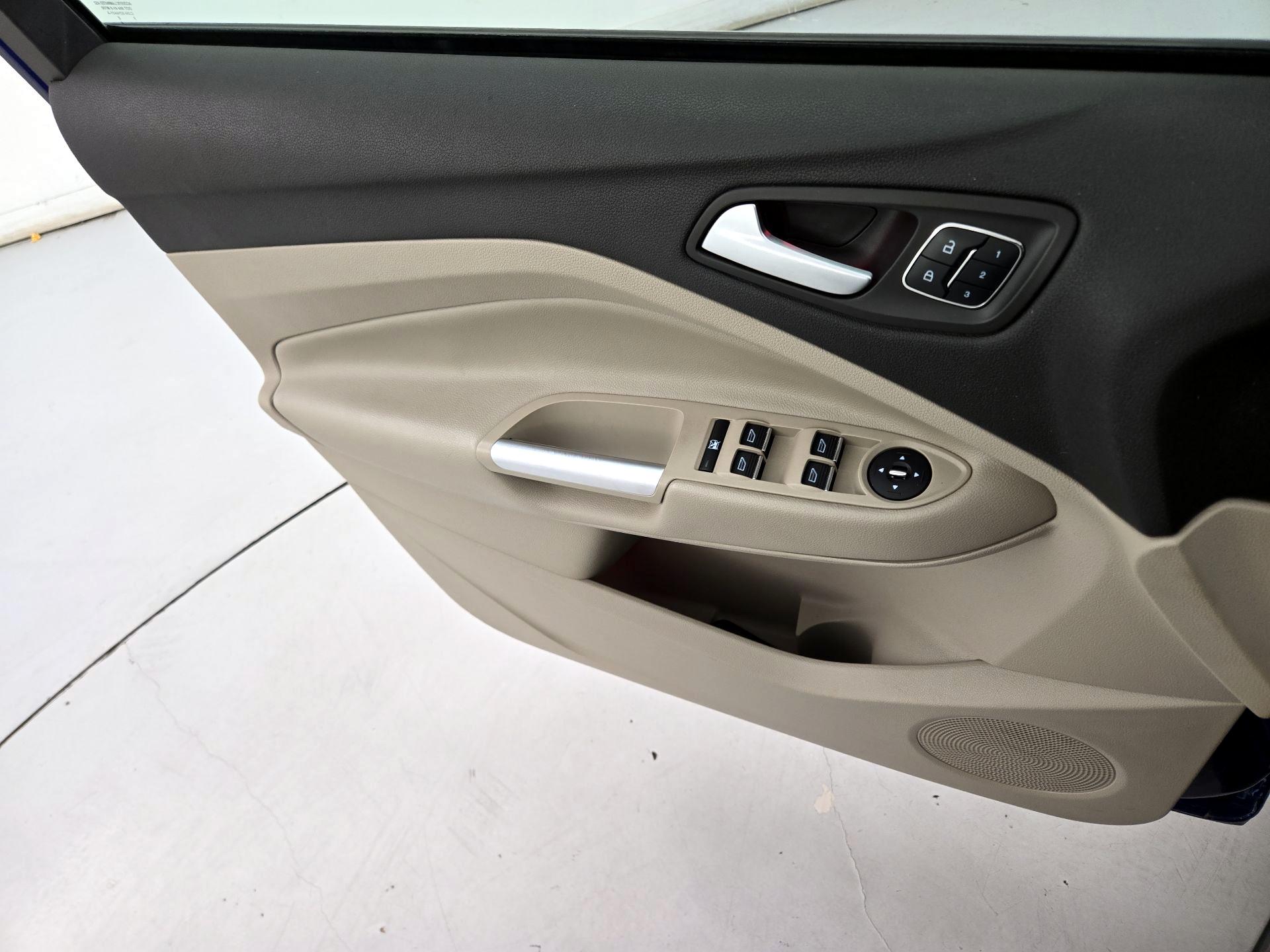 Thumbnail: 2015 Ford Escape - 12