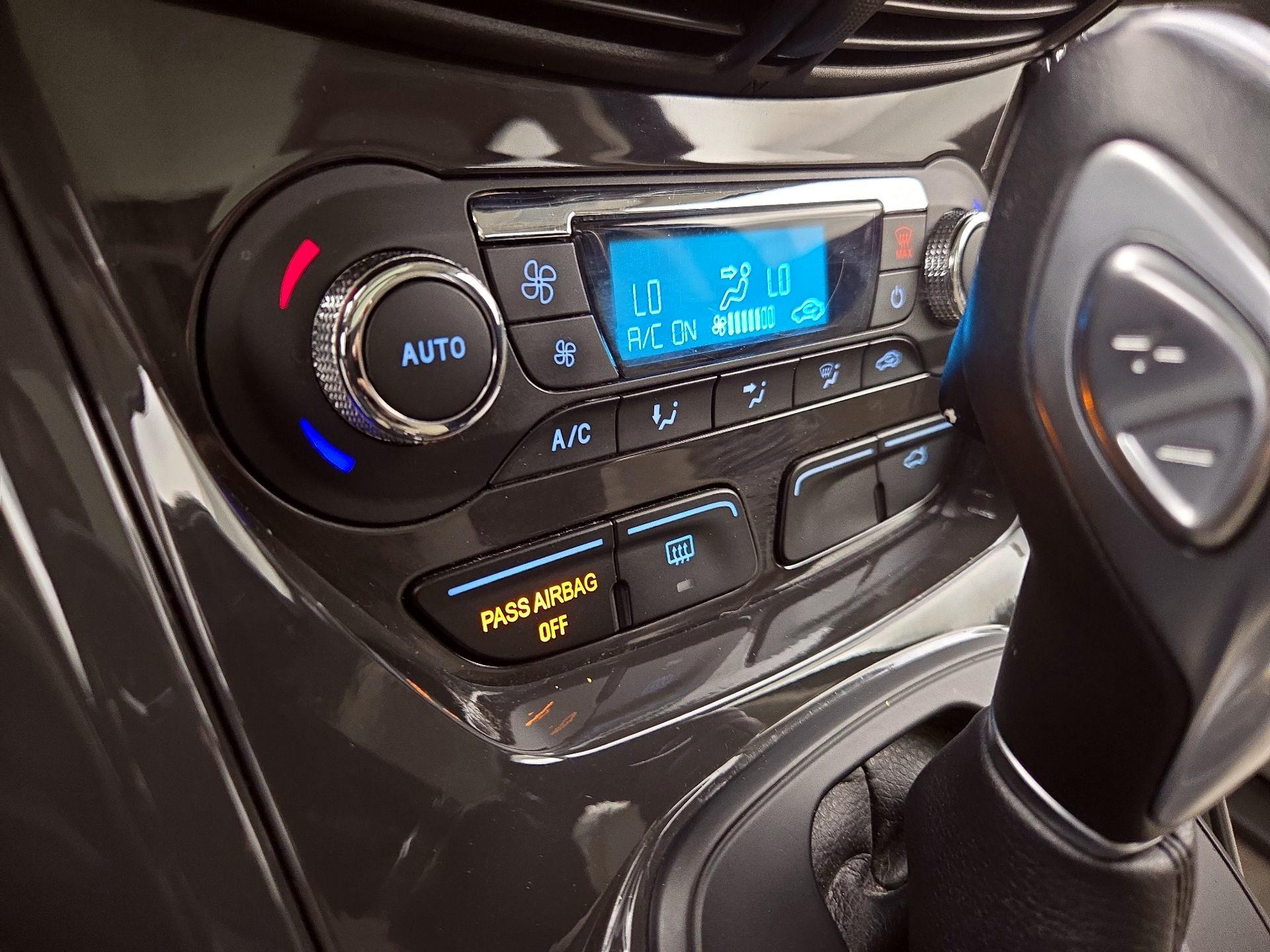 Thumbnail: 2015 Ford Escape - 17