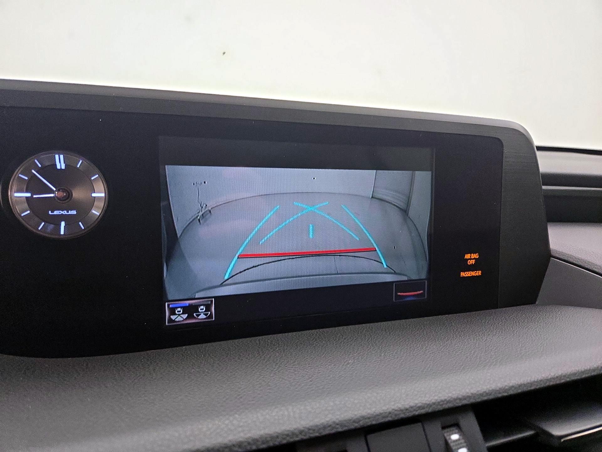 Thumbnail: 2020 Lexus ES - 14