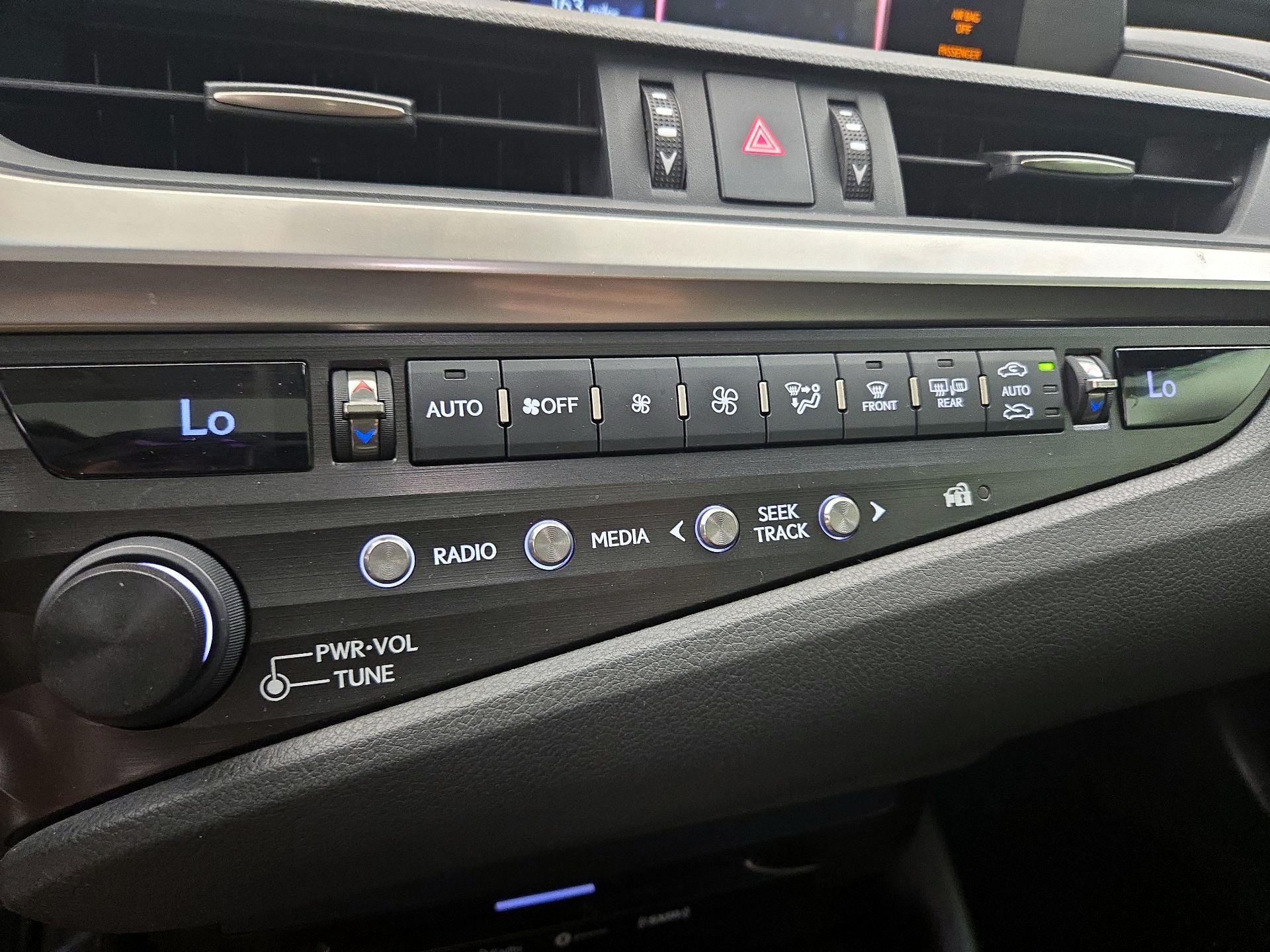 Thumbnail: 2020 Lexus ES - 16