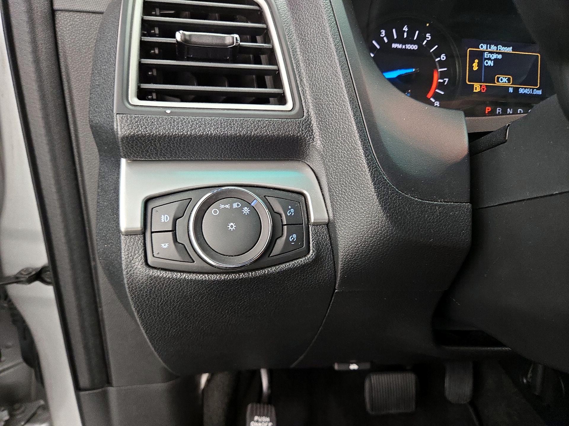 Thumbnail: 2016 Ford Explorer - 13