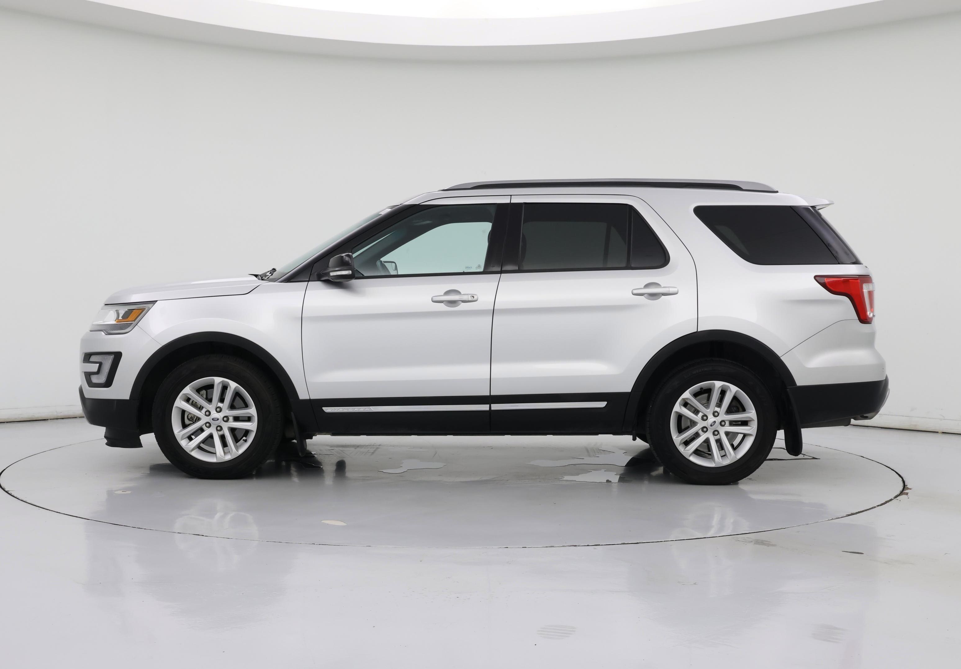 Thumbnail: 2016 Ford Explorer - 3