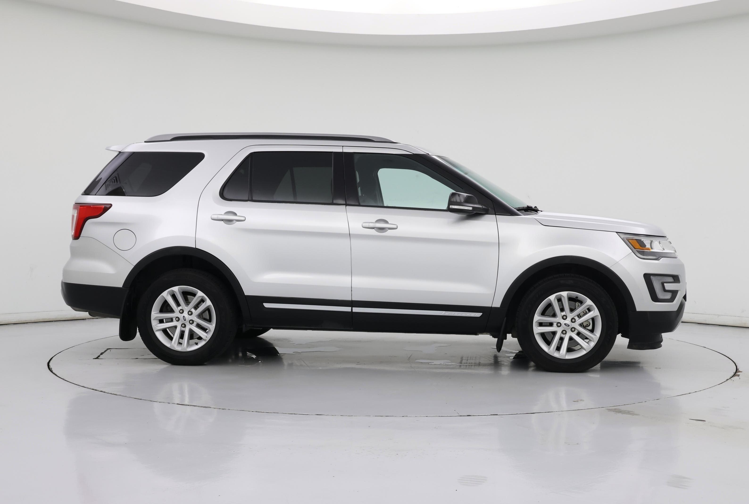 Thumbnail: 2016 Ford Explorer - 7
