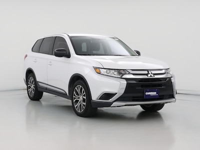 White 2017 Mitsubishi Outlander ES