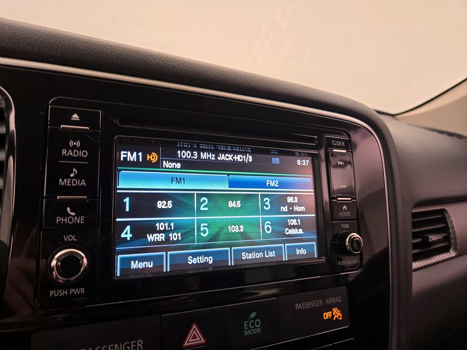 Thumbnail: 2017 Mitsubishi Outlander - 15