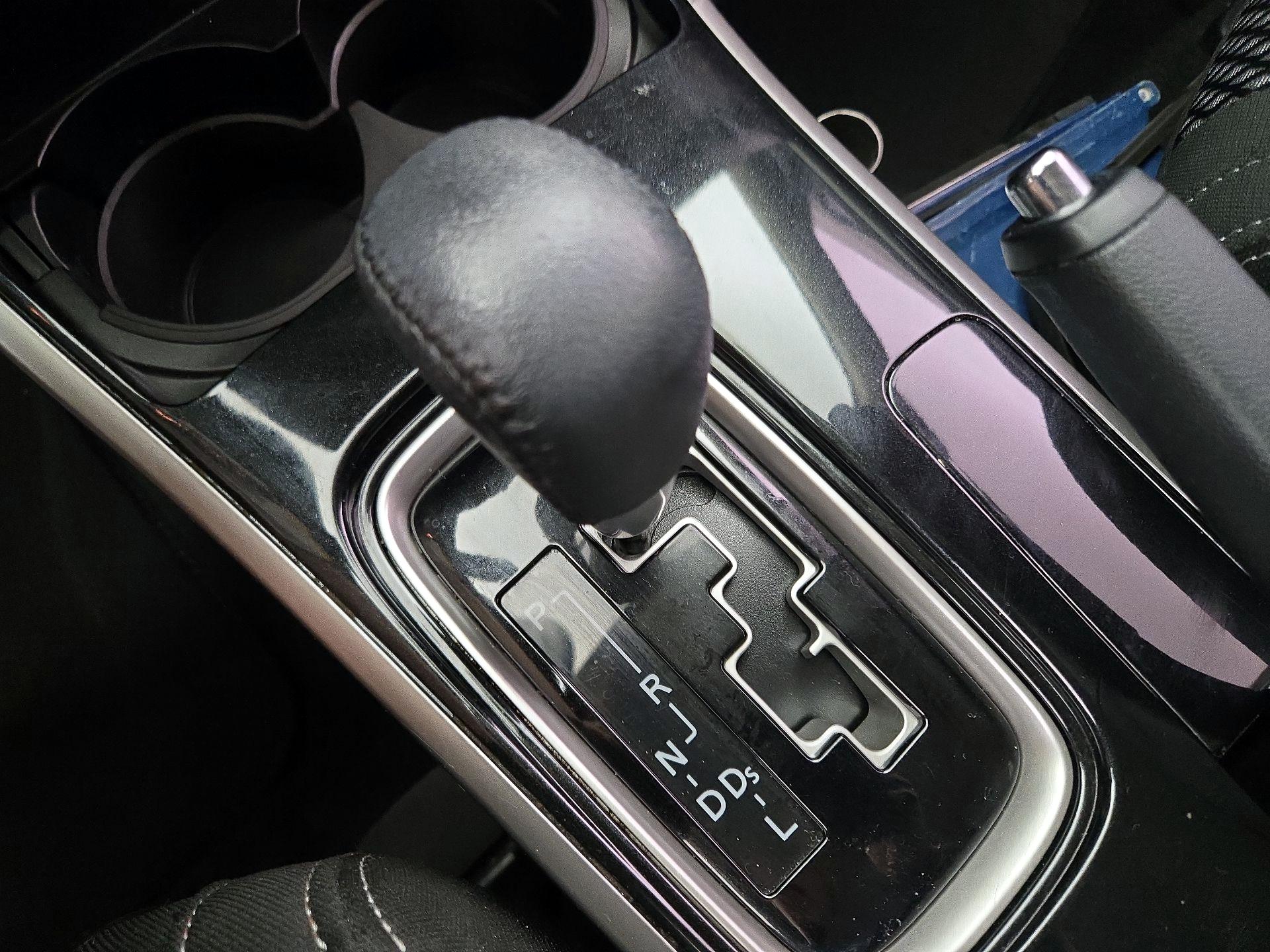 Thumbnail: 2017 Mitsubishi Outlander - 17