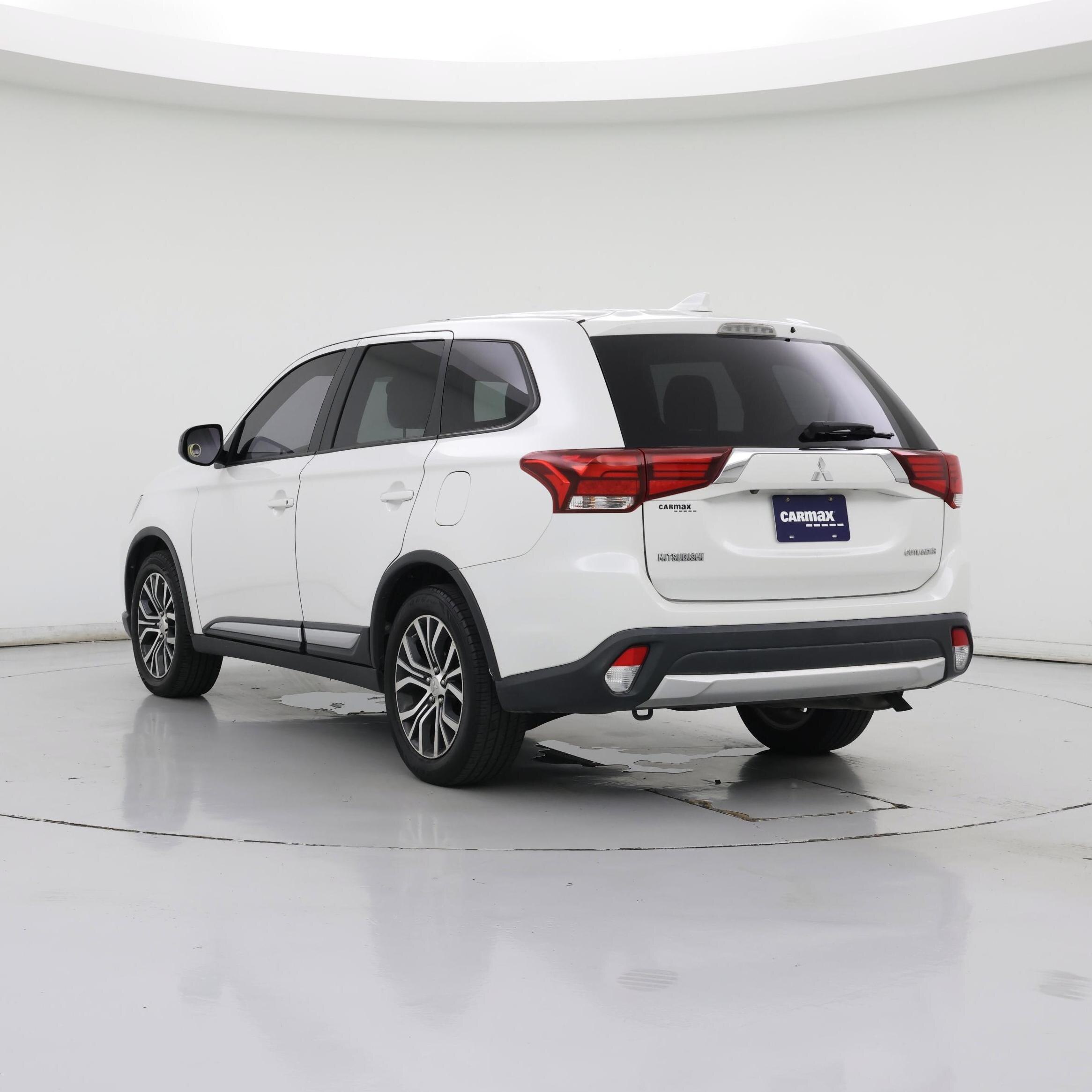Thumbnail: 2017 Mitsubishi Outlander - 2
