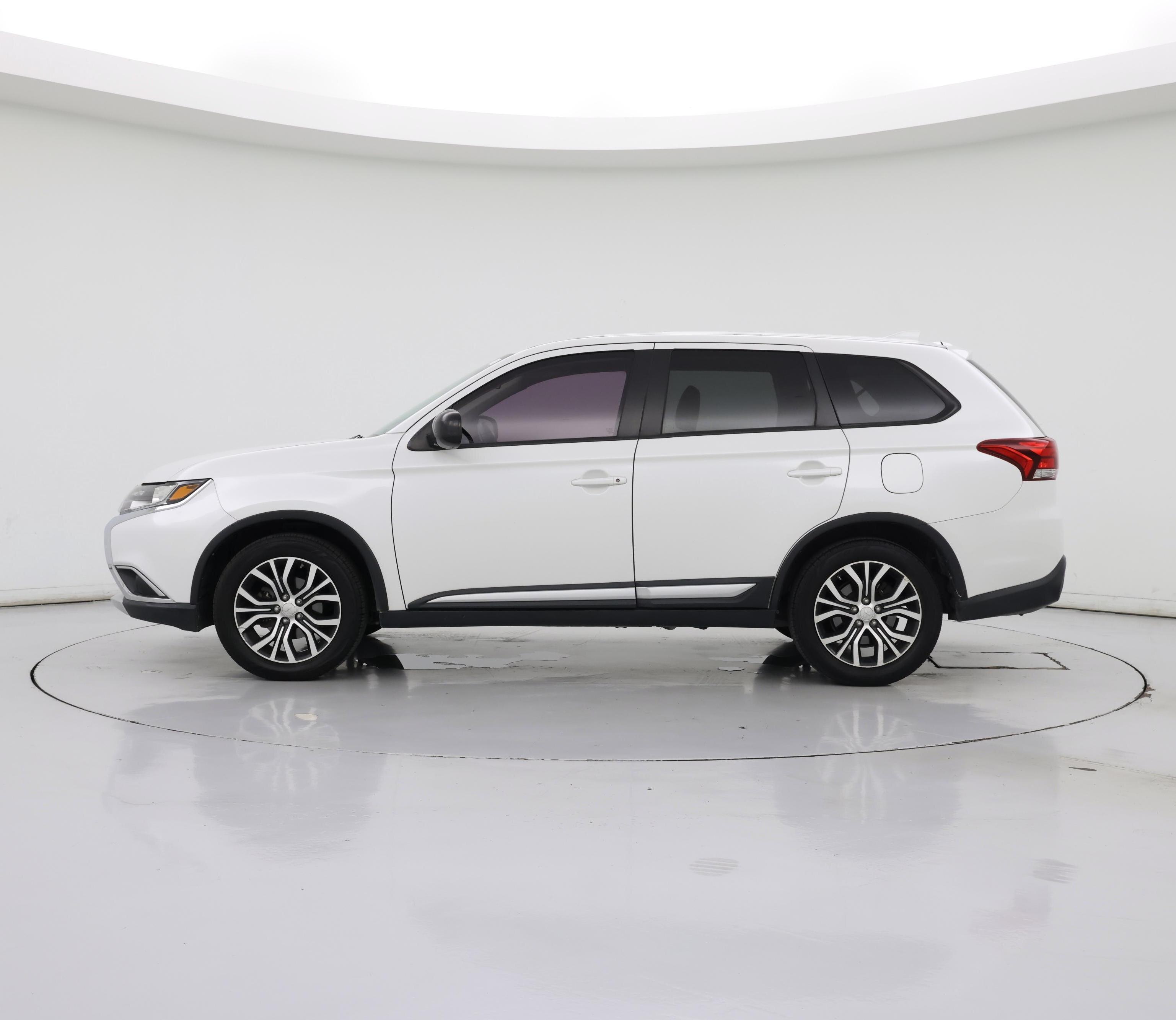 Thumbnail: 2017 Mitsubishi Outlander - 3