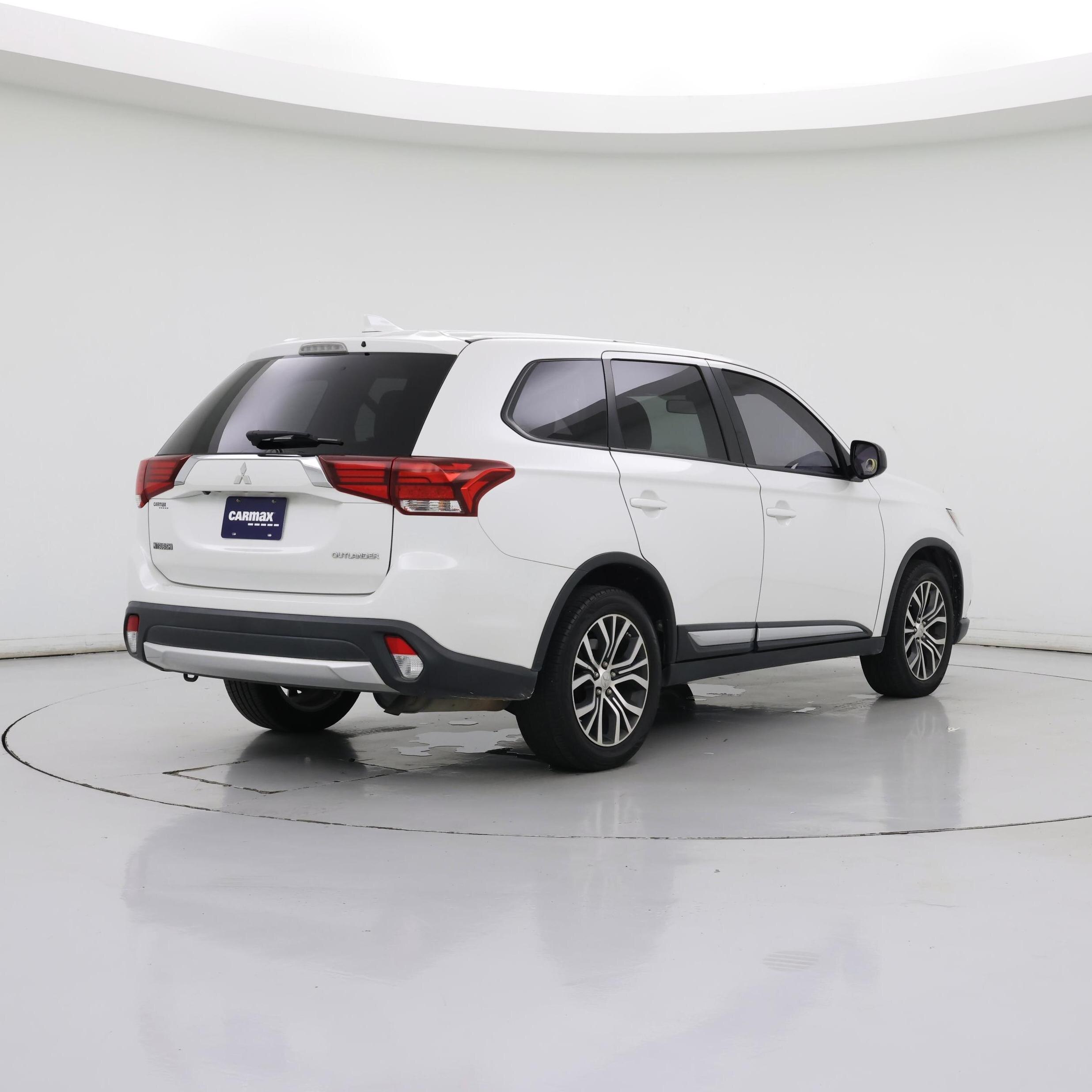 Thumbnail: 2017 Mitsubishi Outlander - 8