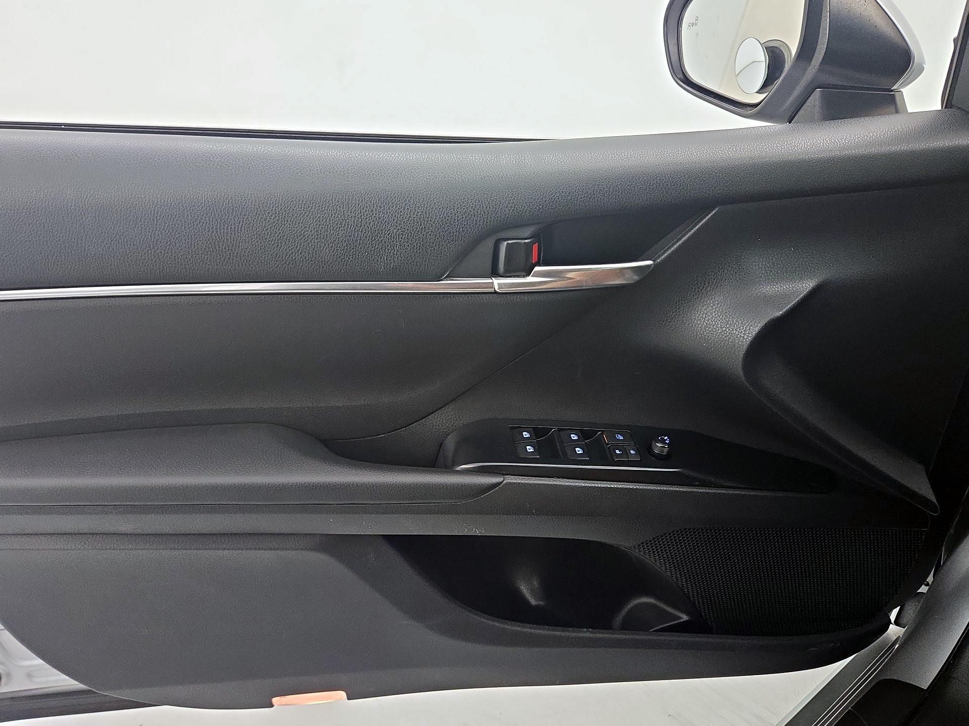 Thumbnail: 2018 Toyota Camry - 12