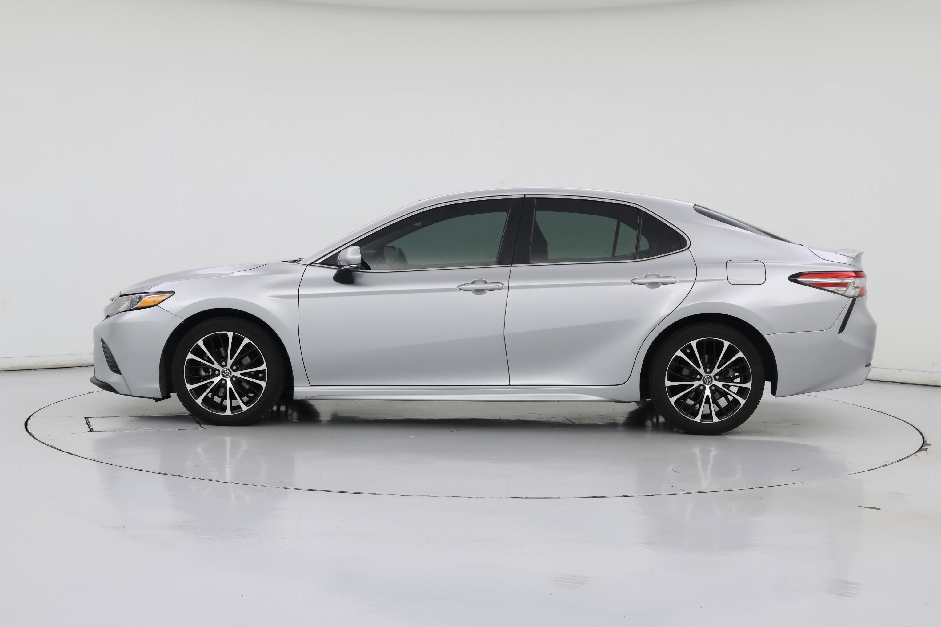Thumbnail: 2018 Toyota Camry - 3