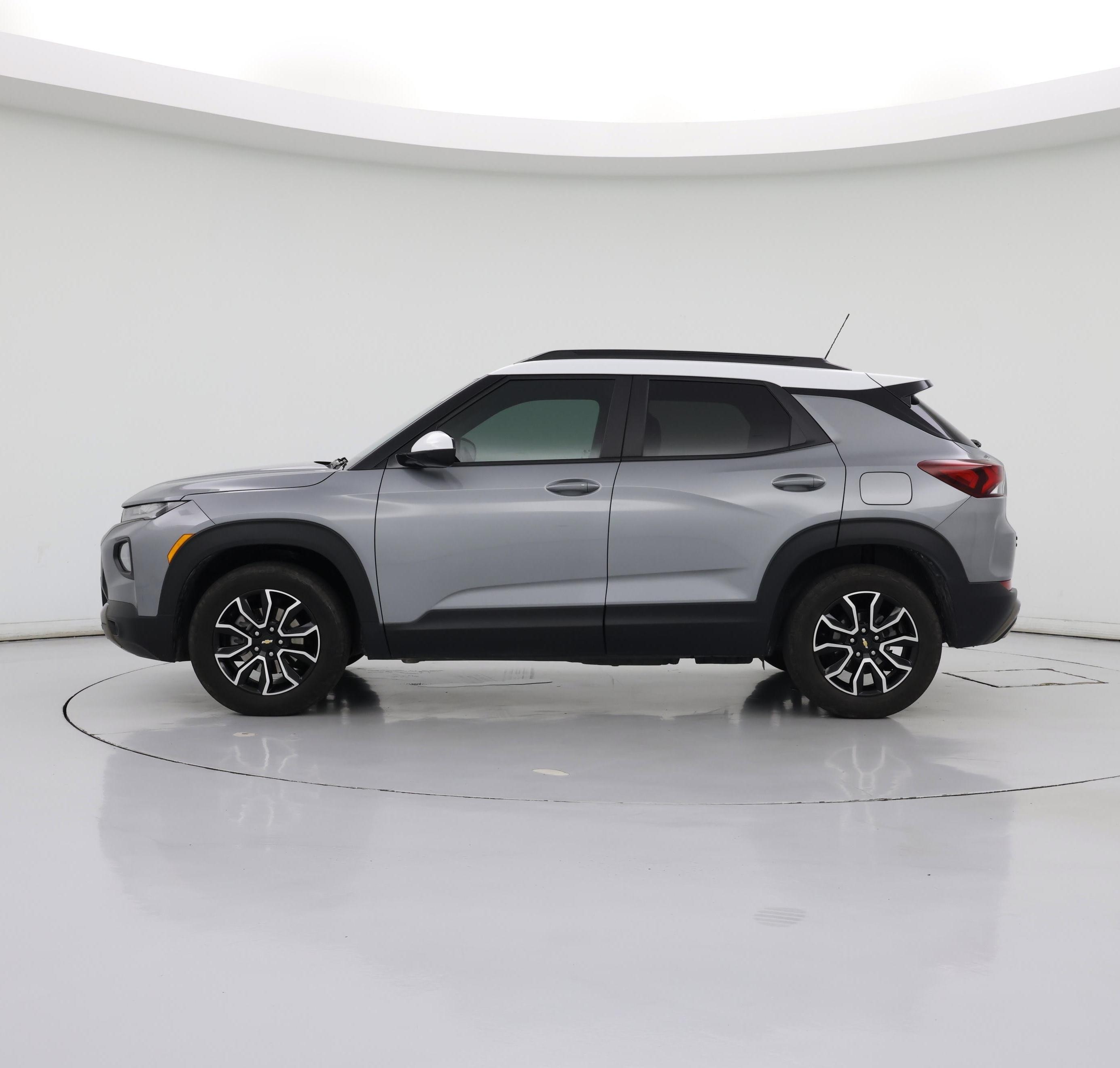 Thumbnail: 2023 Chevrolet TrailBlazer - 3