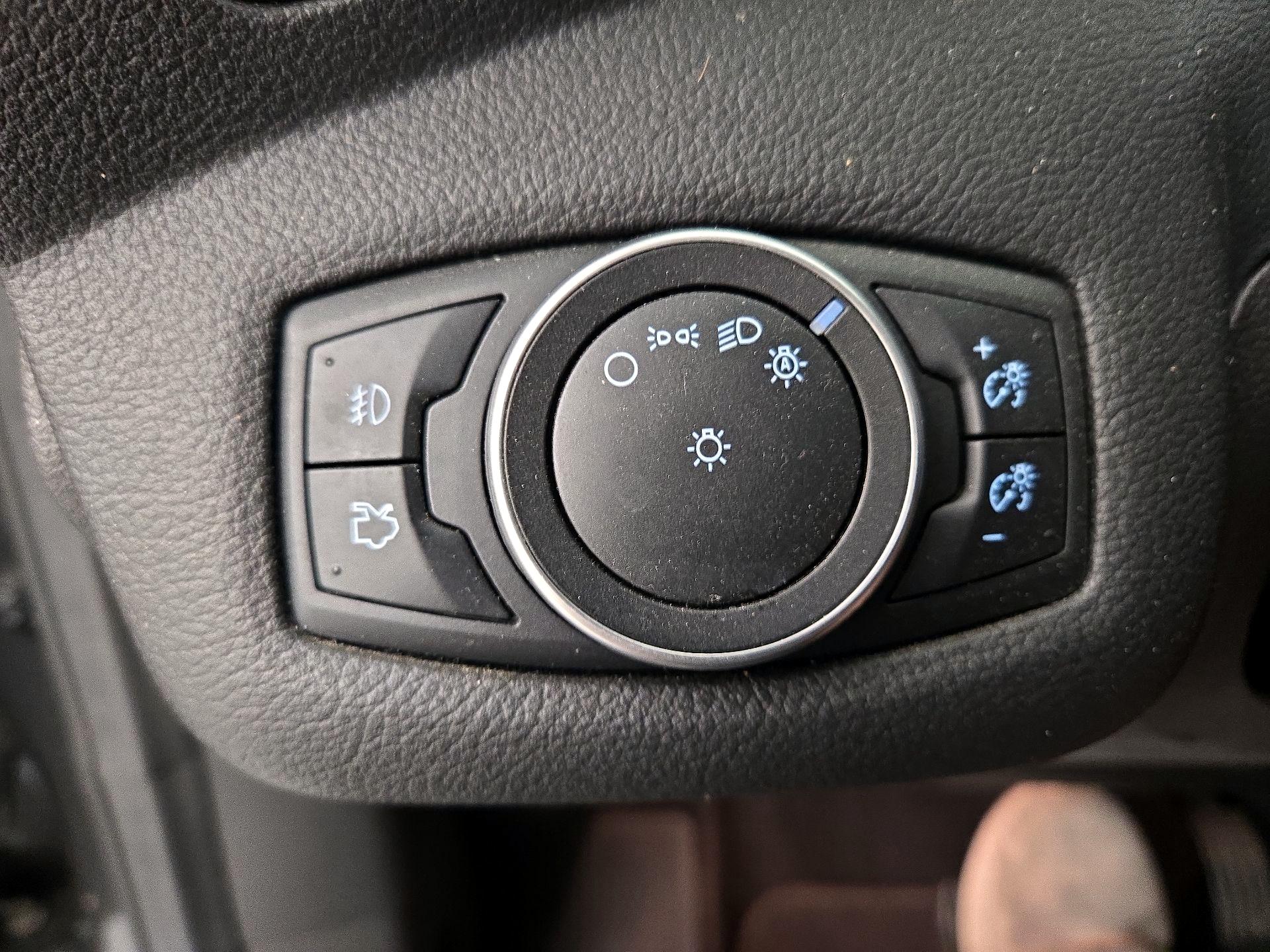 Thumbnail: 2016 Ford Escape - 13