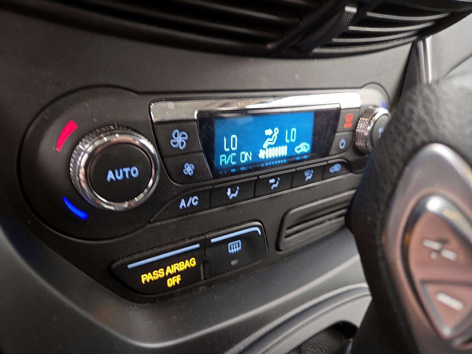 Thumbnail: 2016 Ford Escape - 17
