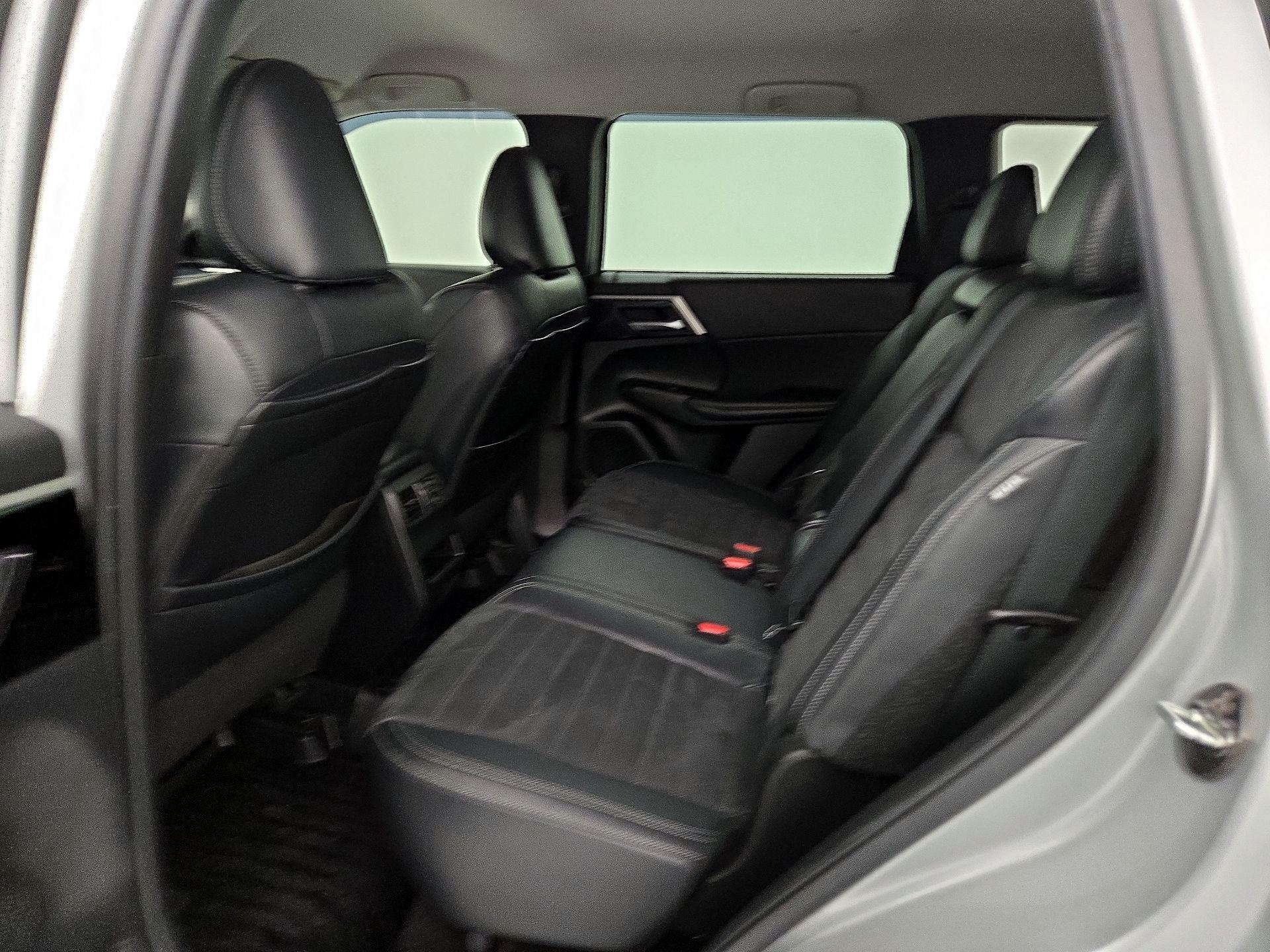 Thumbnail: 2022 Mitsubishi Outlander - 20
