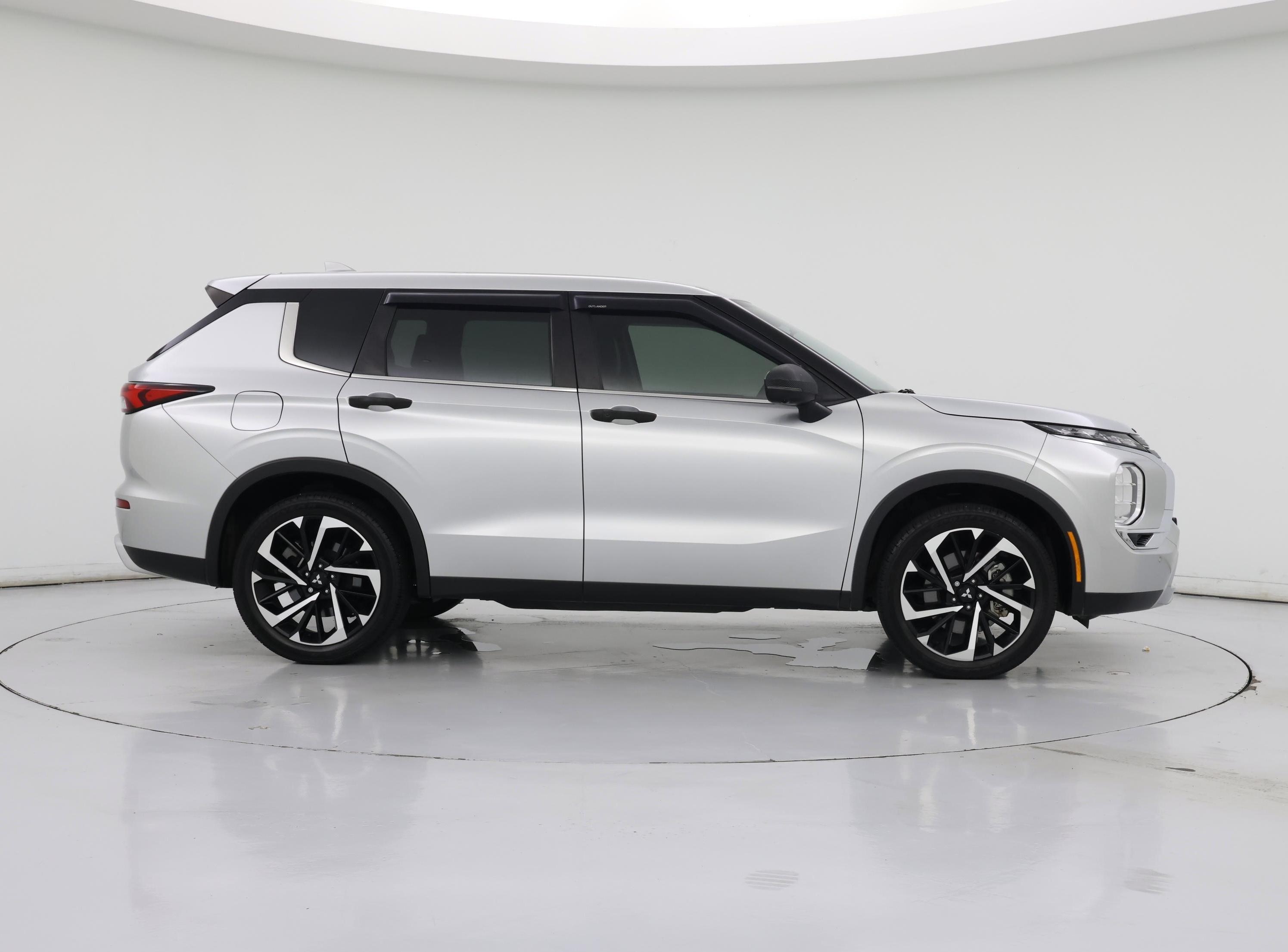 Thumbnail: 2022 Mitsubishi Outlander - 7